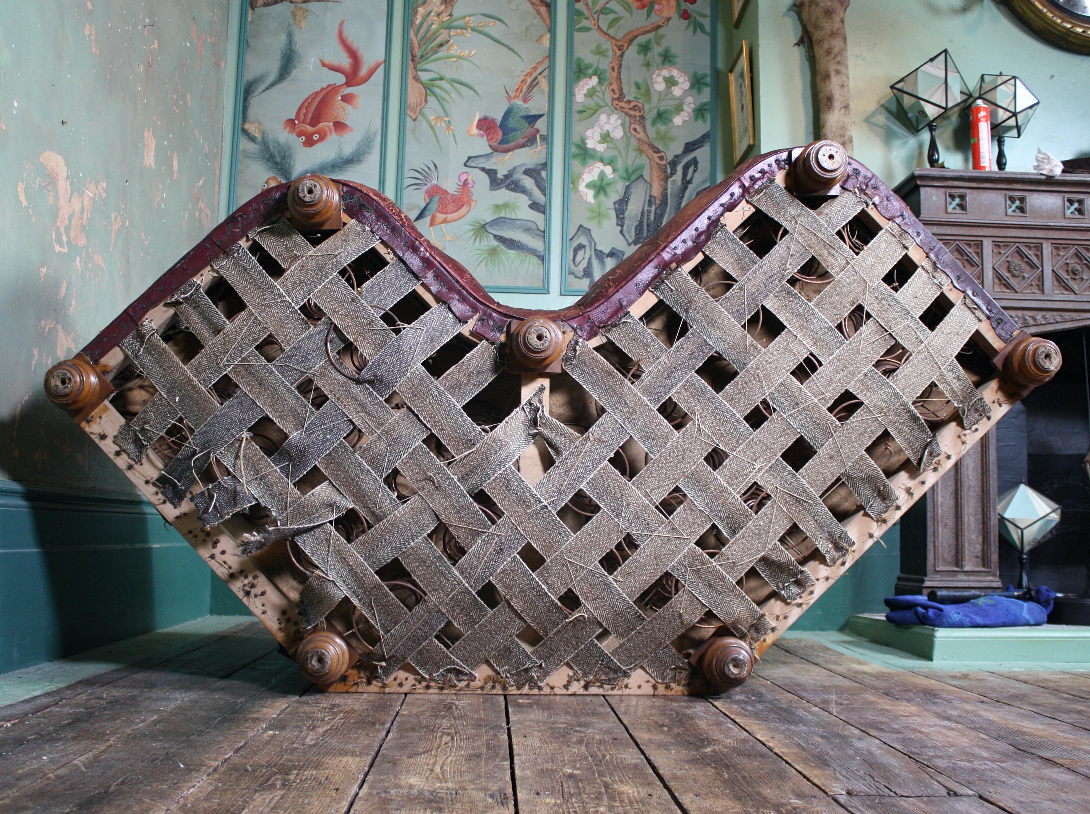 Late 19th Century Moroccan Maroon Leather Buttoned Corner Sofa 13