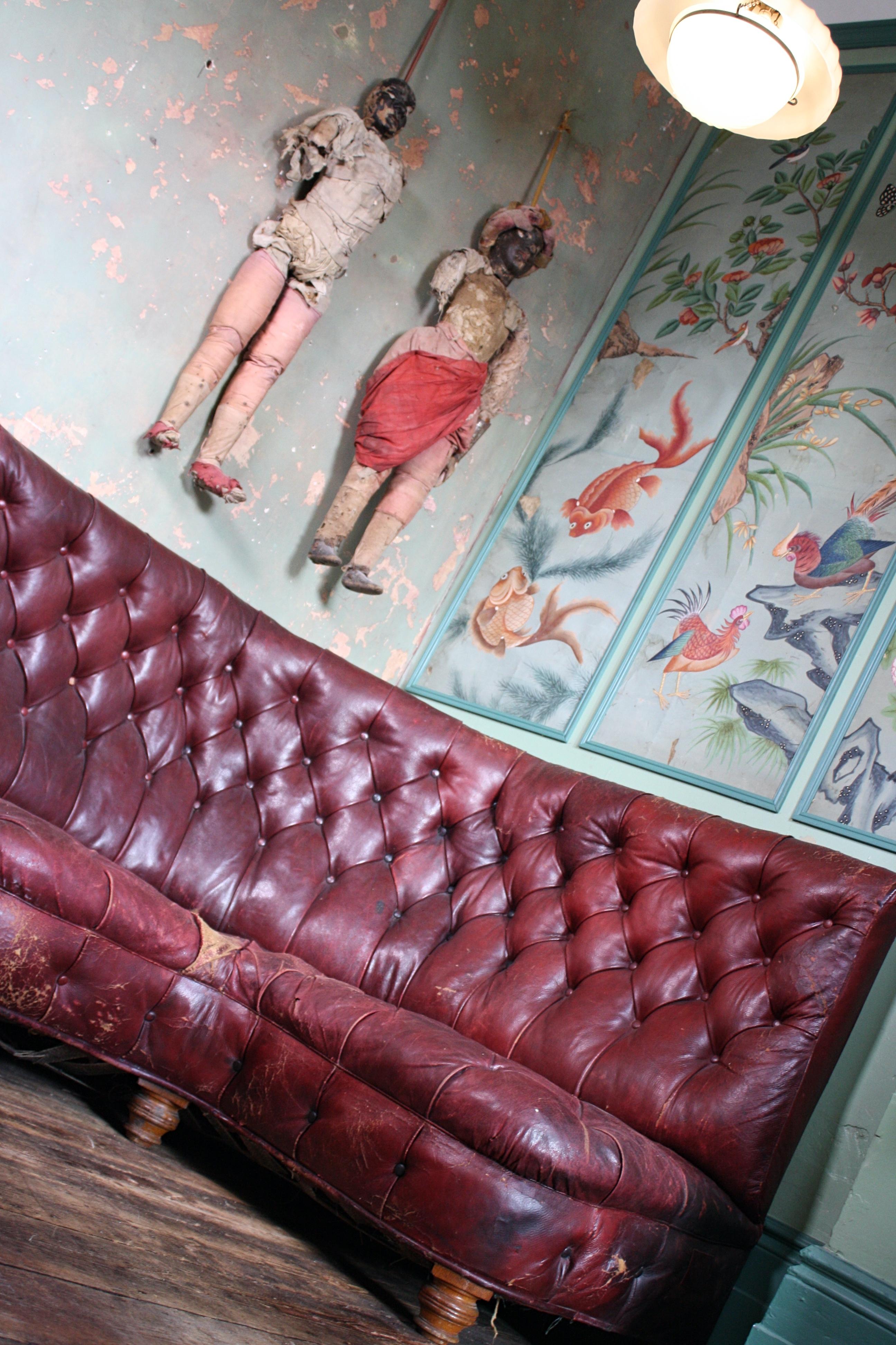 Late Victorian Late 19th Century Moroccan Maroon Leather Buttoned Corner Sofa