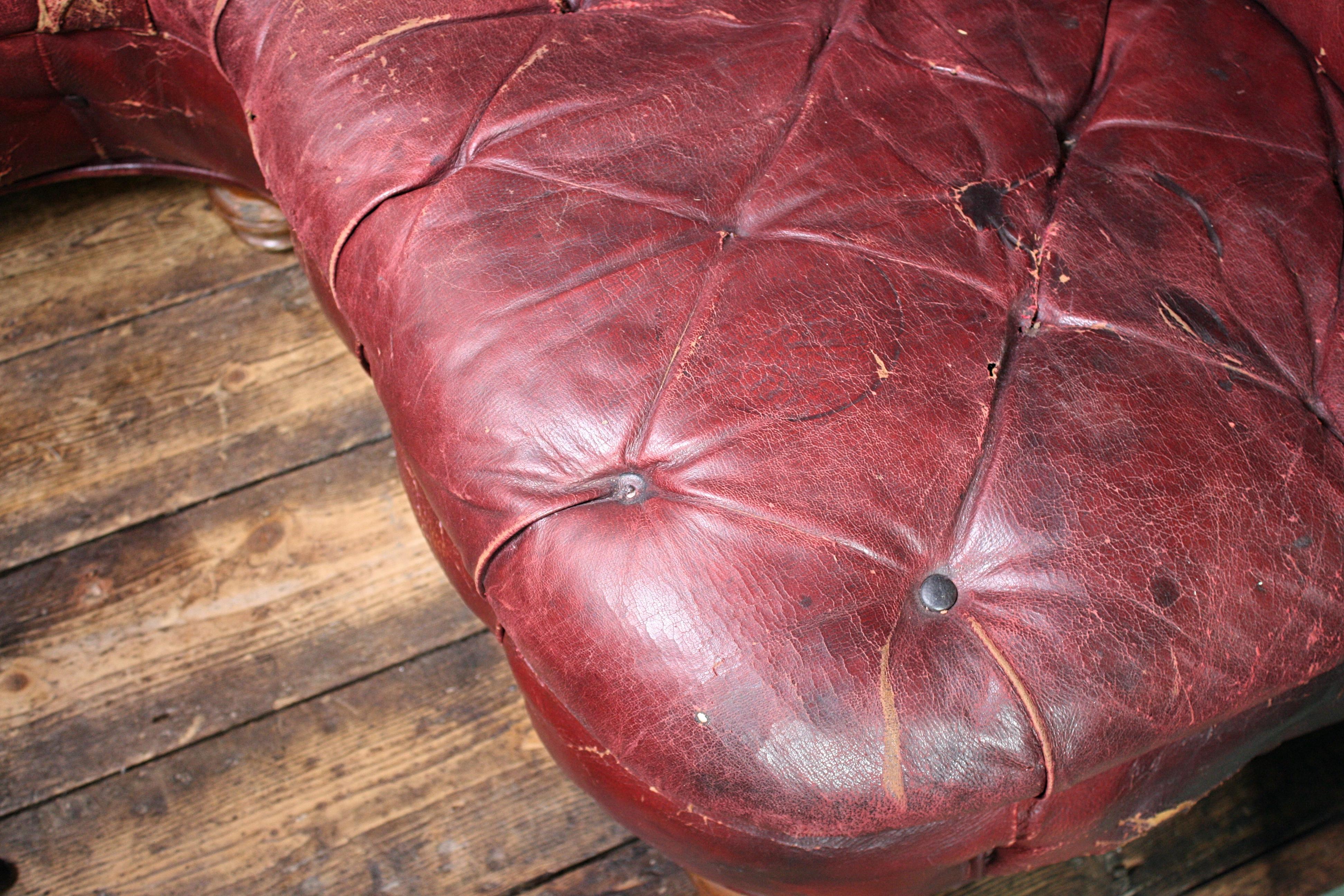 Late 19th Century Moroccan Maroon Leather Buttoned Corner Sofa 1
