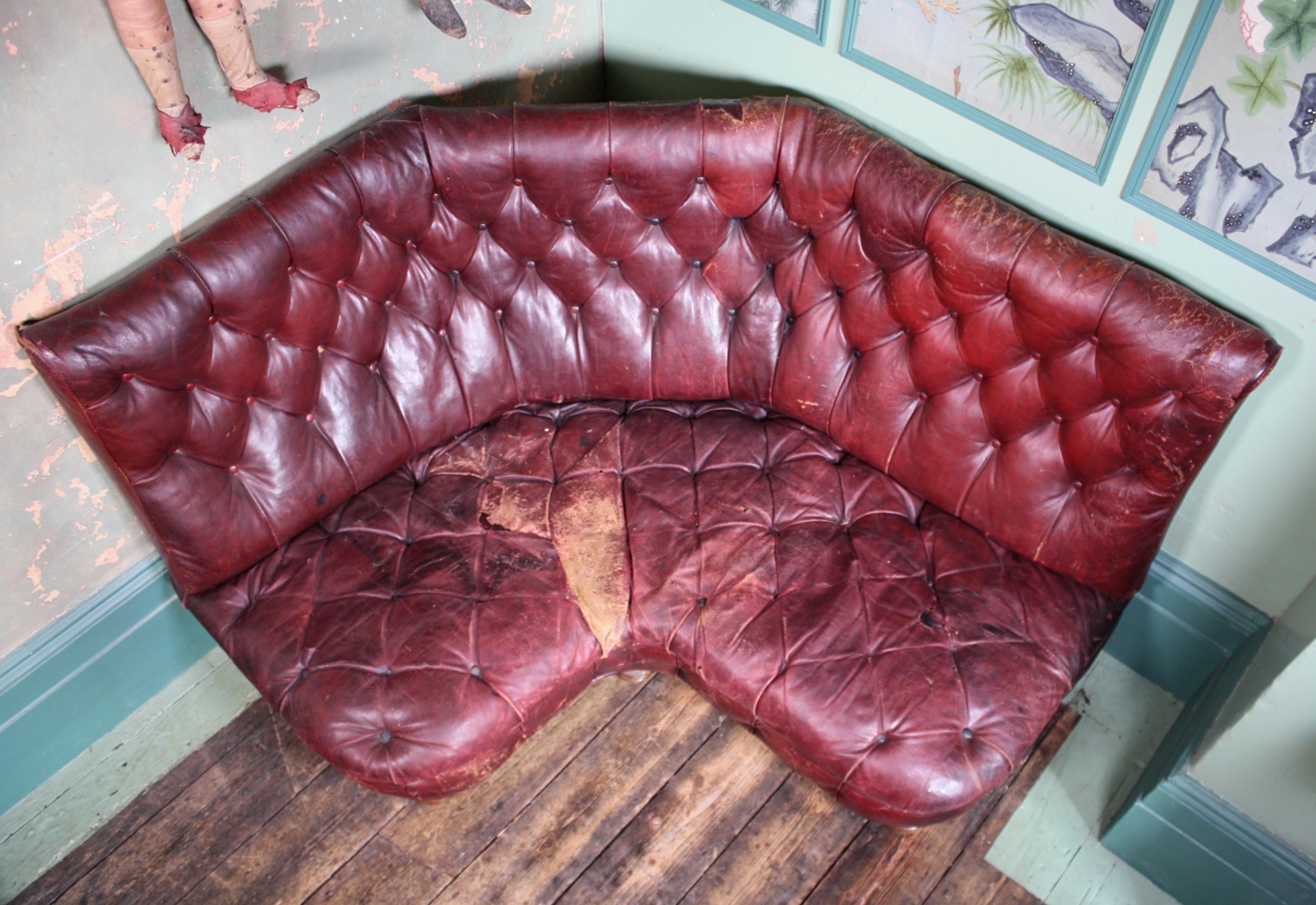 Late 19th Century Moroccan Maroon Leather Buttoned Corner Sofa 2