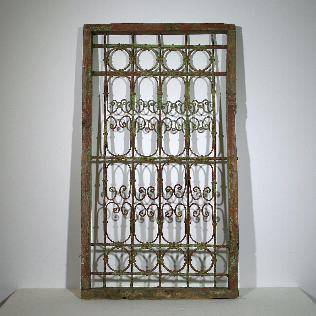 Late 19th Century Moroccan Window Frame In Good Condition In Buisson, FR