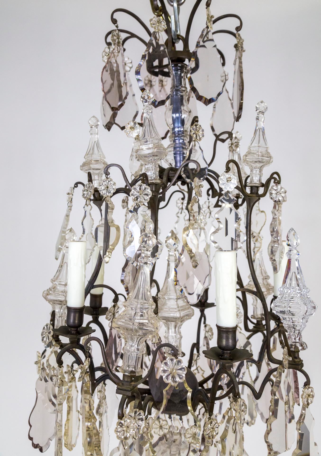 Français Fin du XIXe siècle. Lustre à cage à oiseaux en bronze noirci multi-pierres et spirales en cristal en vente