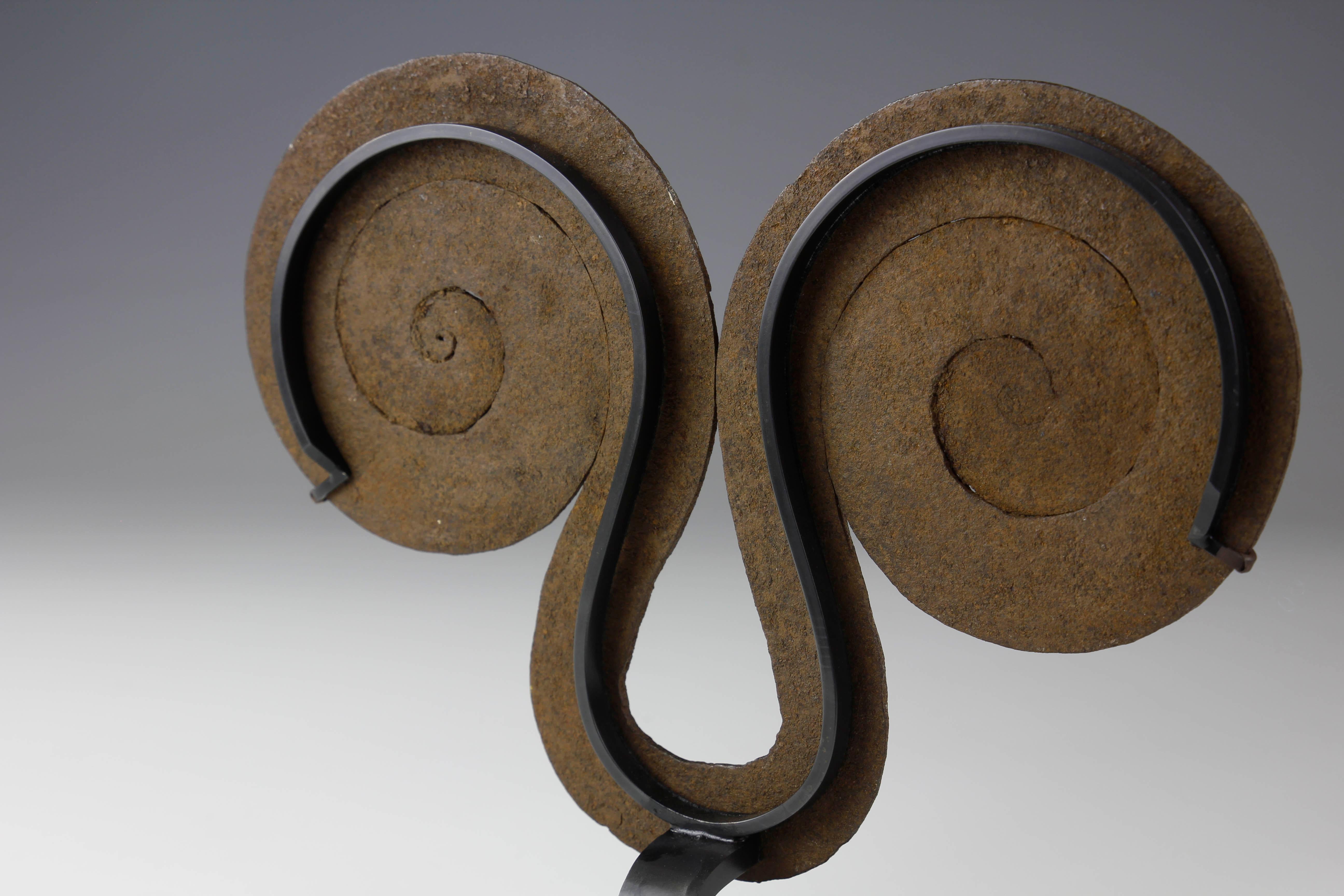 Tribal Monnaie à spirale plate en fer de Mumuye de la fin du XIXe siècle, Nigeria en vente
