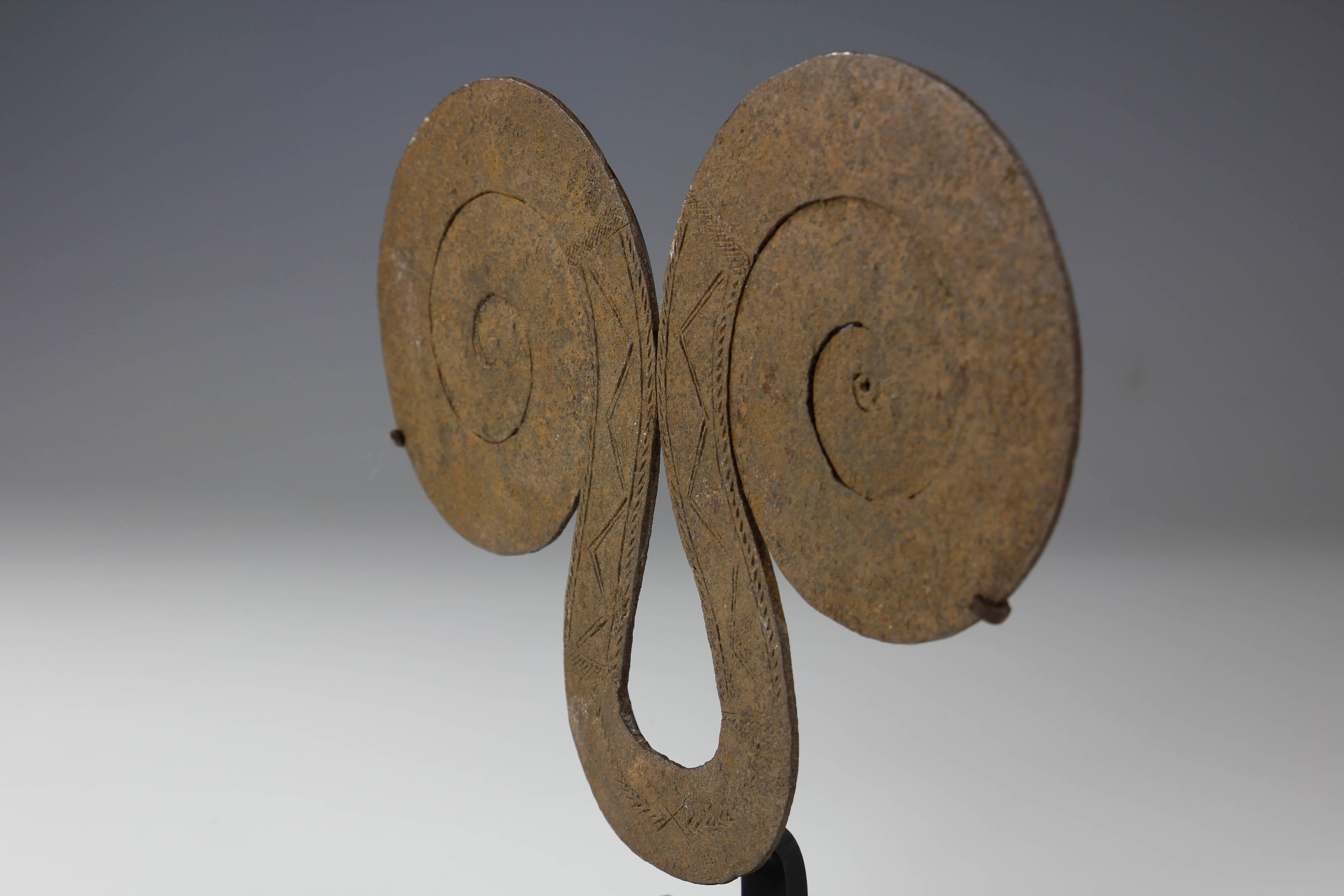 Nigérian Monnaie à spirale plate en fer de Mumuye de la fin du XIXe siècle, Nigeria en vente