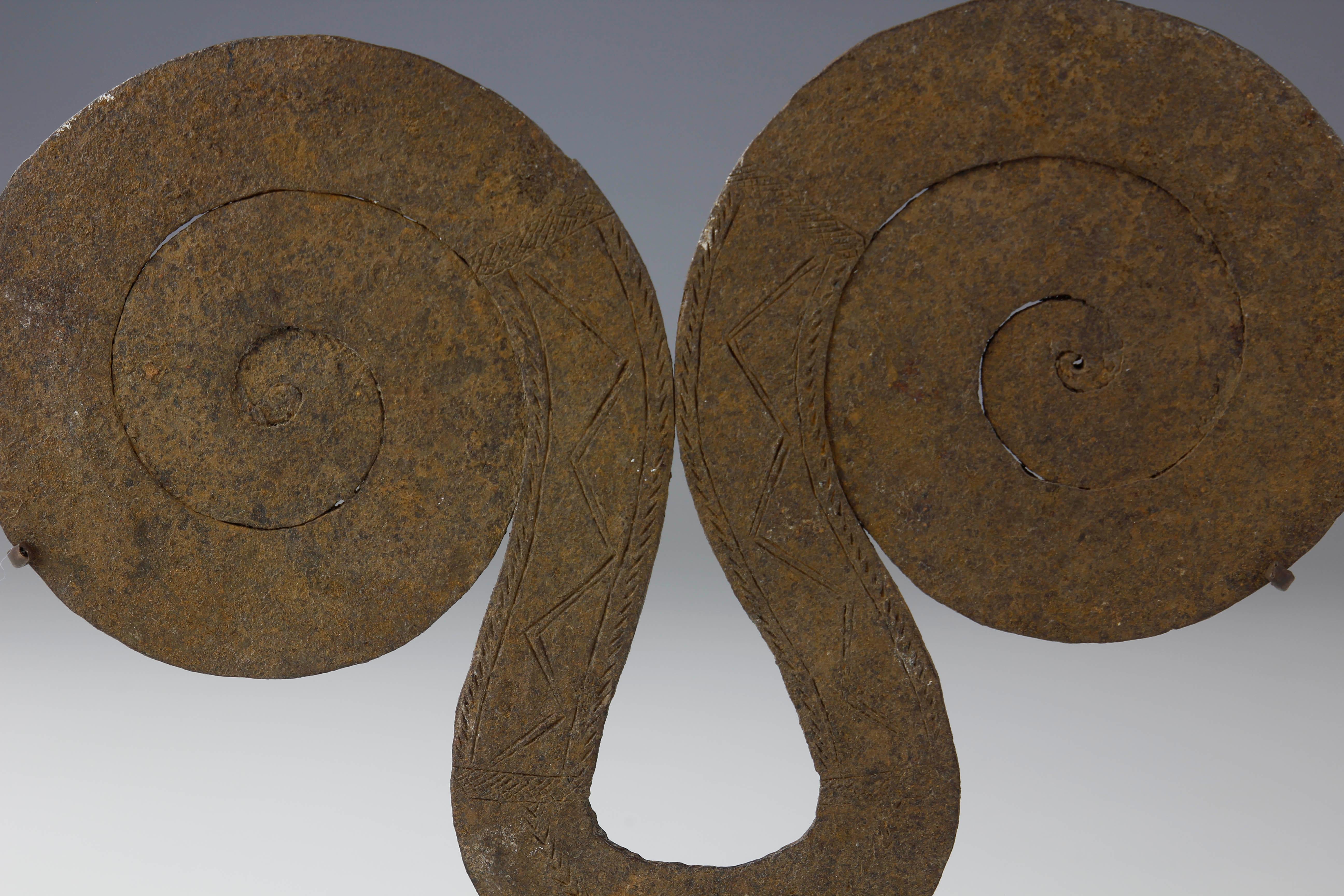Monnaie à spirale plate en fer de Mumuye de la fin du XIXe siècle, Nigeria Bon état - En vente à London, GB
