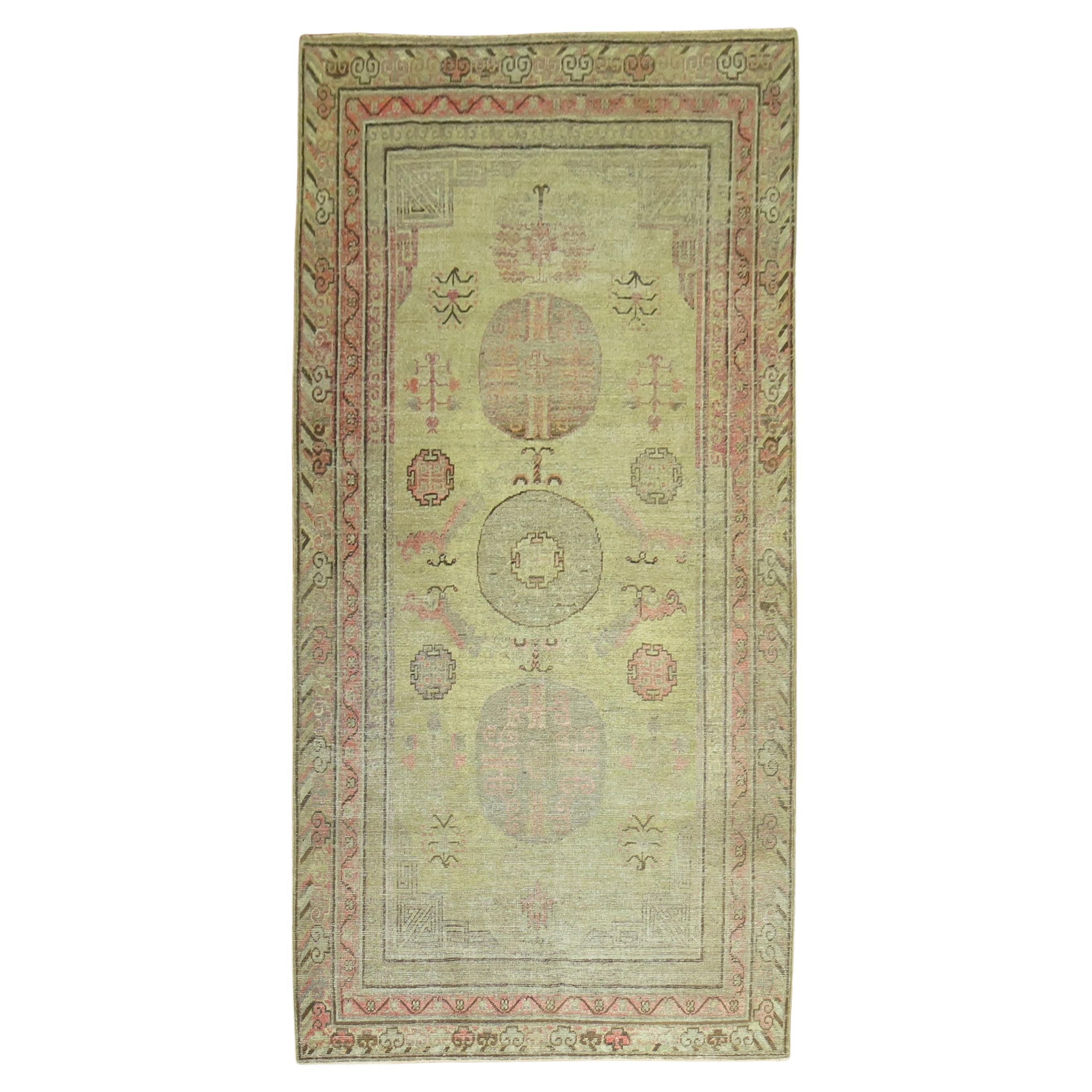 Fin du XIXe siècle, tapis Khotan ancien couleur moutarde