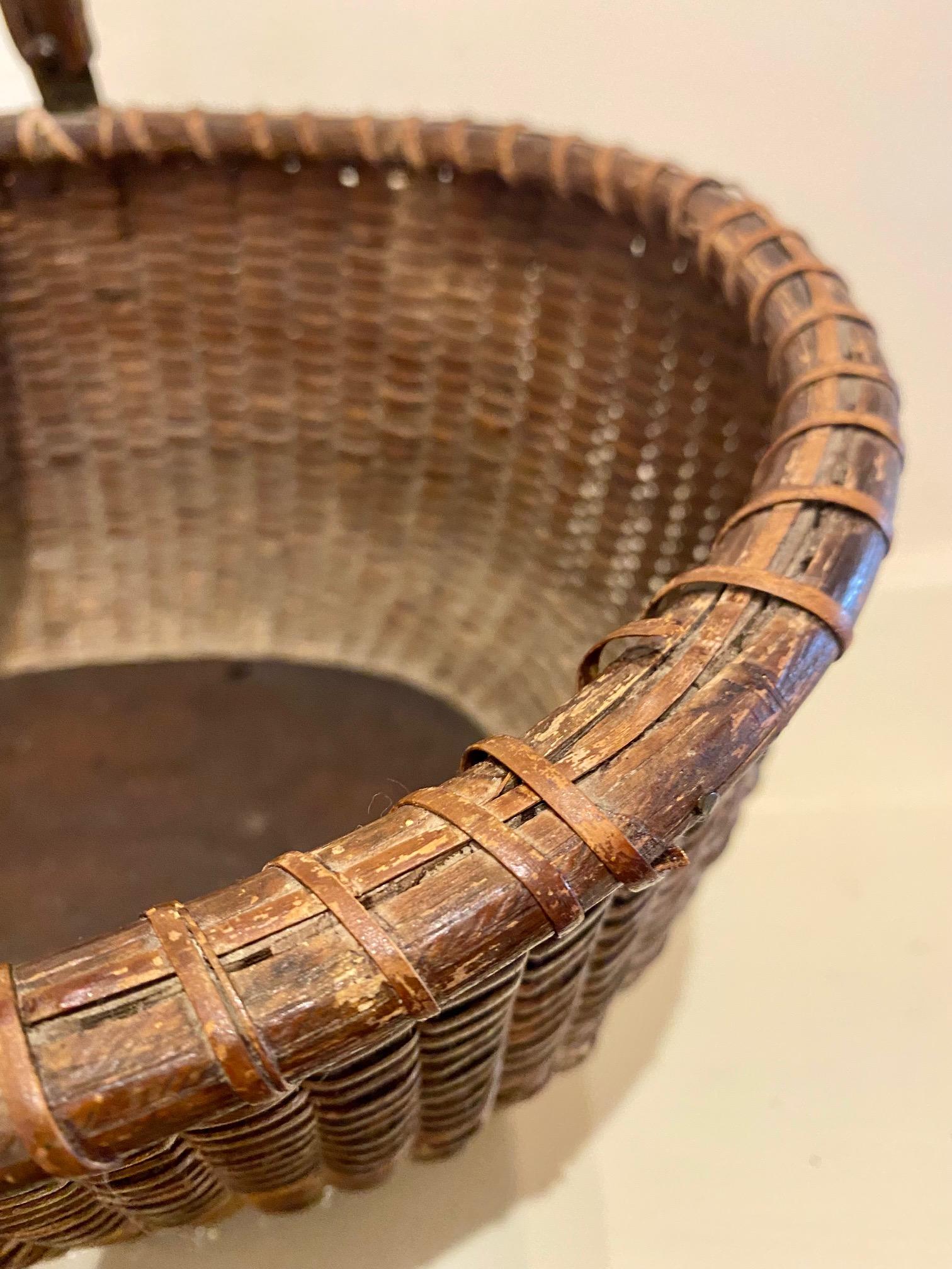 American Nantucket Large Oval Basket by Mitchy Ray, circa 1920s For Sale