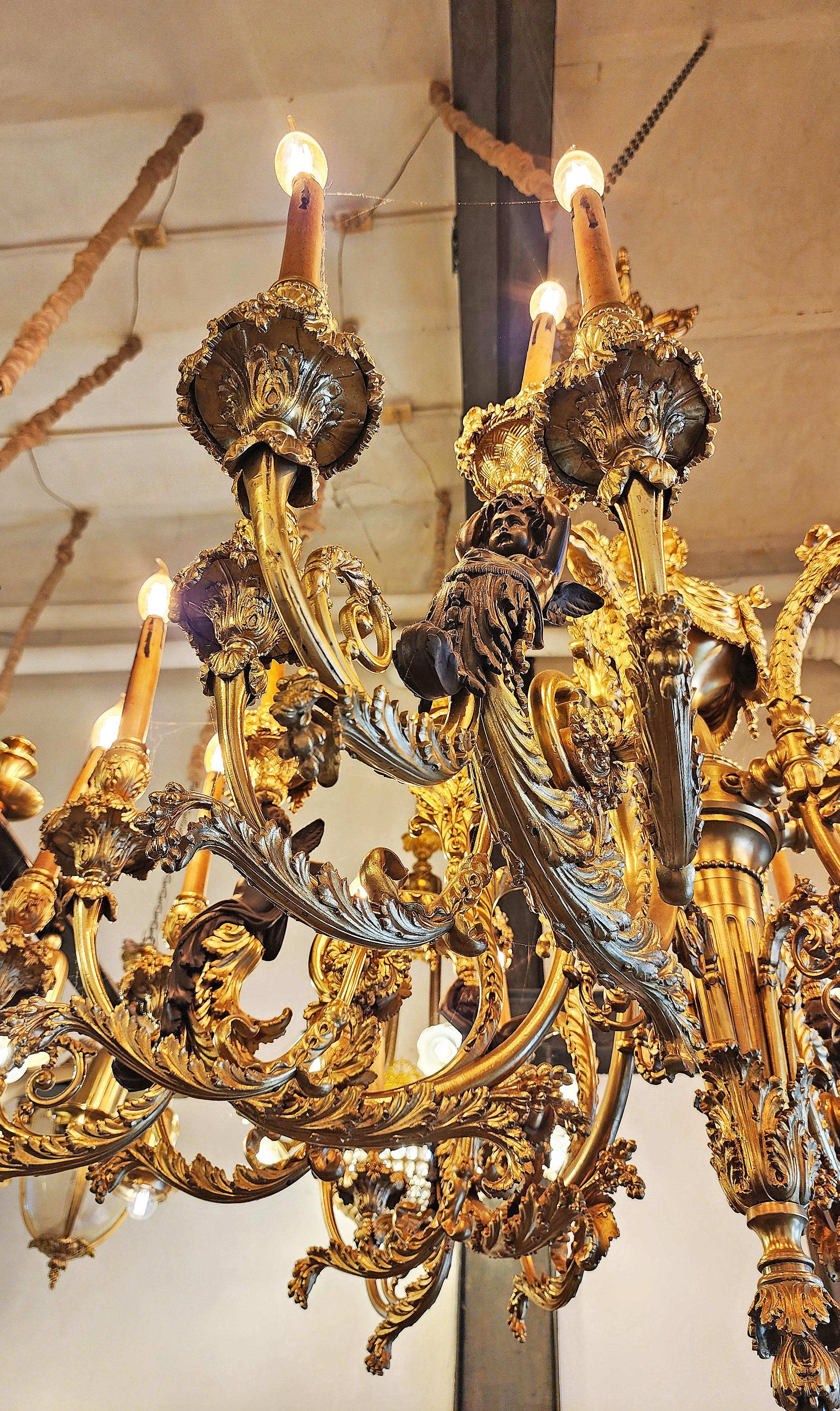 Late 19th Century French Napoleon III 24-Light Gilt Bronze Monumental Chandelier For Sale 3