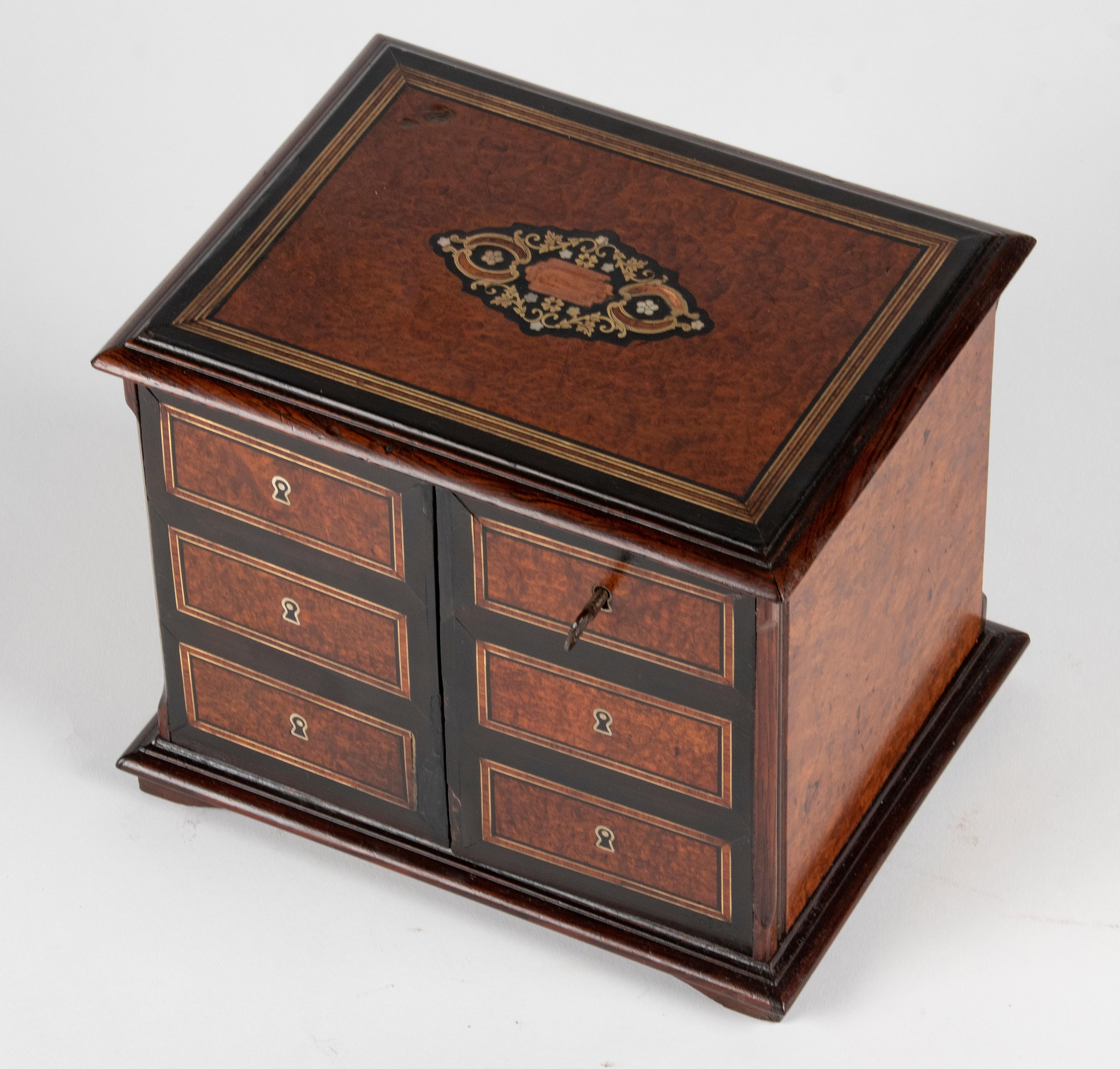 Late 19th Century Napoleon III Cigar Box 3