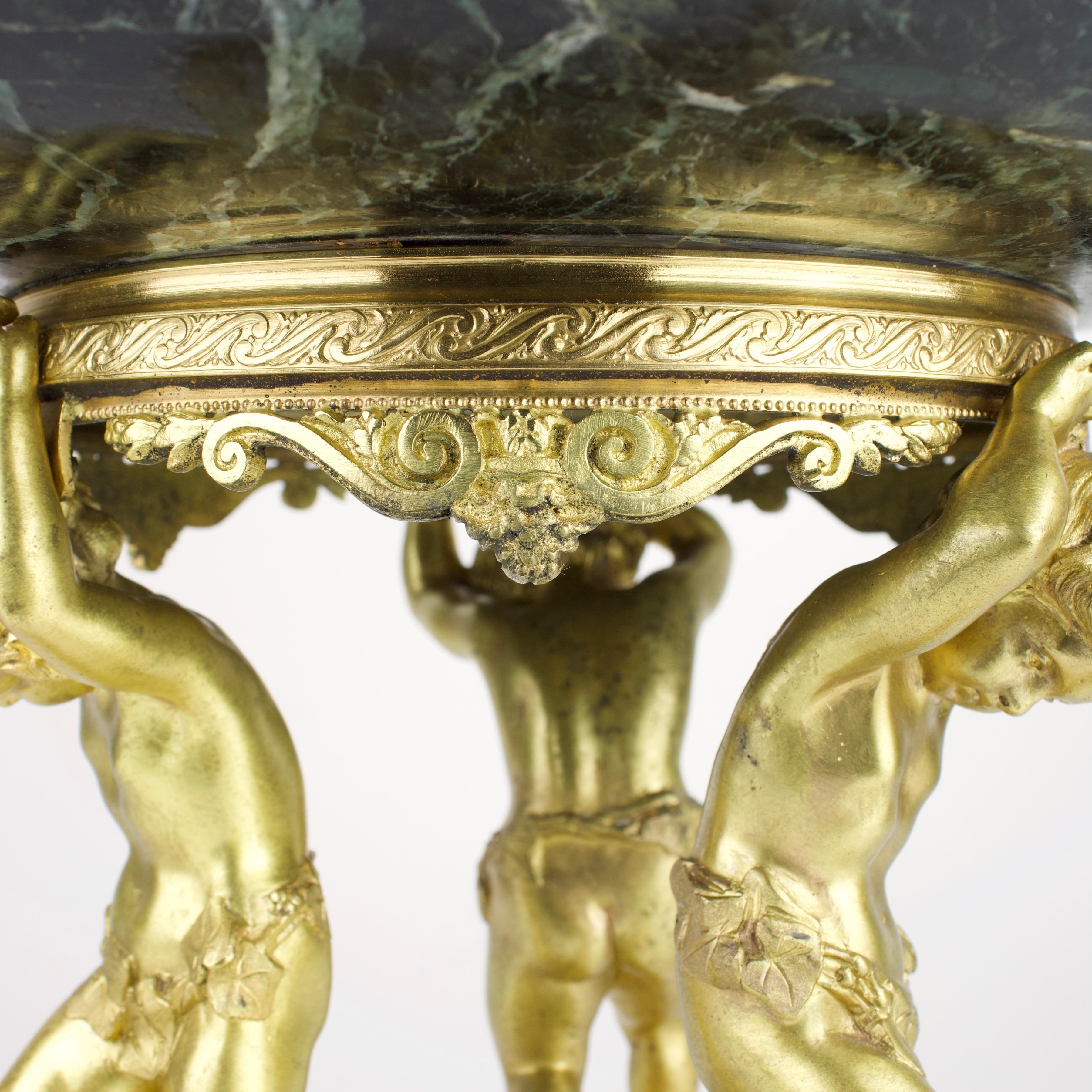 Centrotavola in marmo e putti in bronzo dorato dell'Impero Napoleone III della fine del XIX secolo in vendita 1