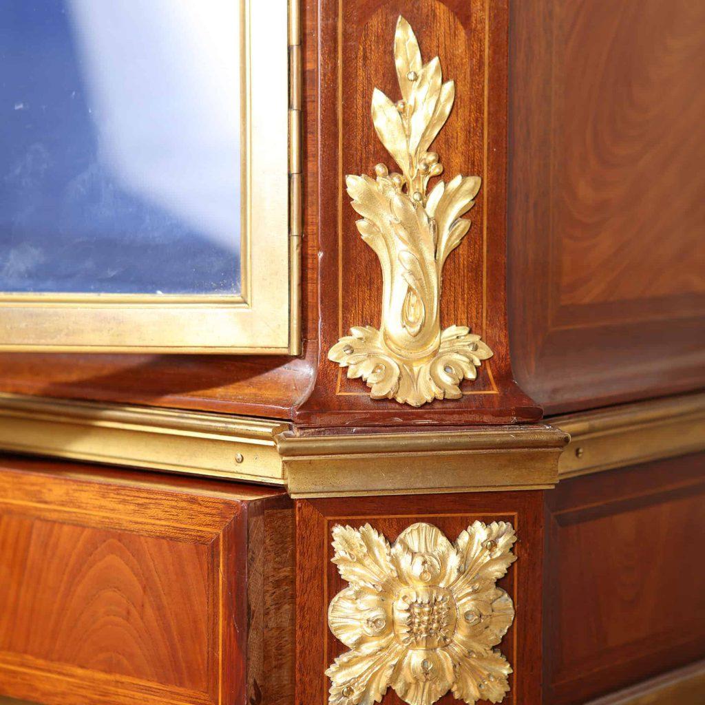 Carved Late 19th Century Napoleon III French Vitrine Cabinet For Sale