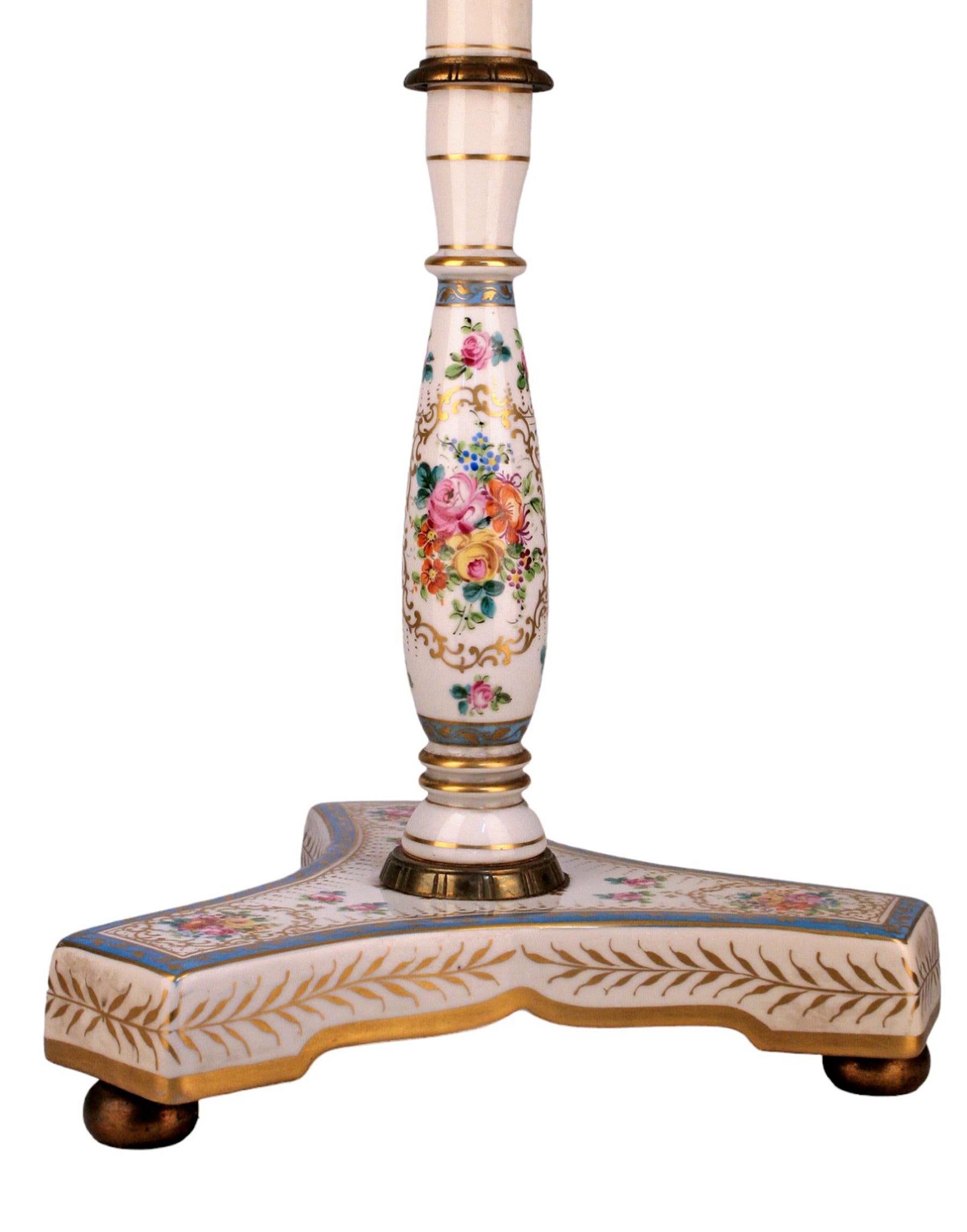 Métal Fin du 19ème siècle, table circulaire à piédestal en porcelaine peinte Napoléon III, France en vente