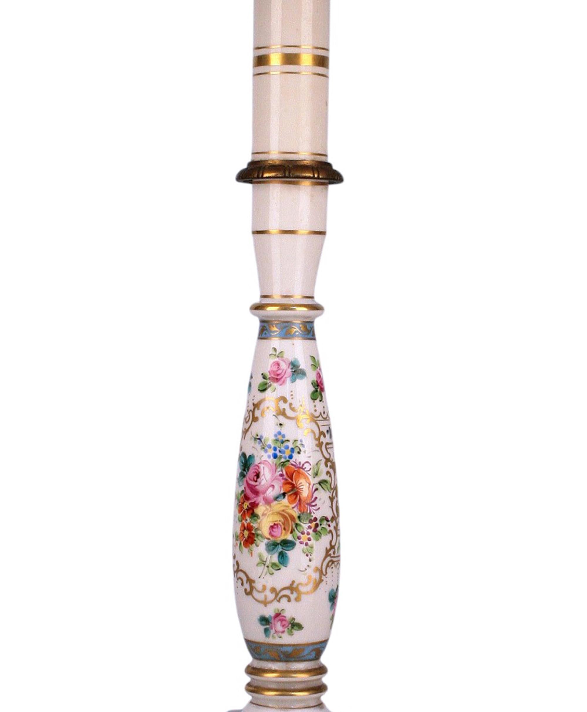Late 19th Century Napoleon III Painted Porcelain Pedestal Circular Table, France For Sale 3