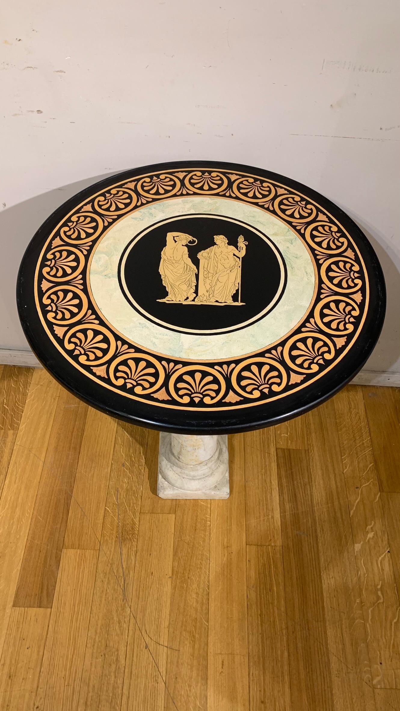 Petite table ronde néoclassique de la fin du XIXe siècle en marbre de Carrare et Scagliola Bon état - En vente à Firenze, FI