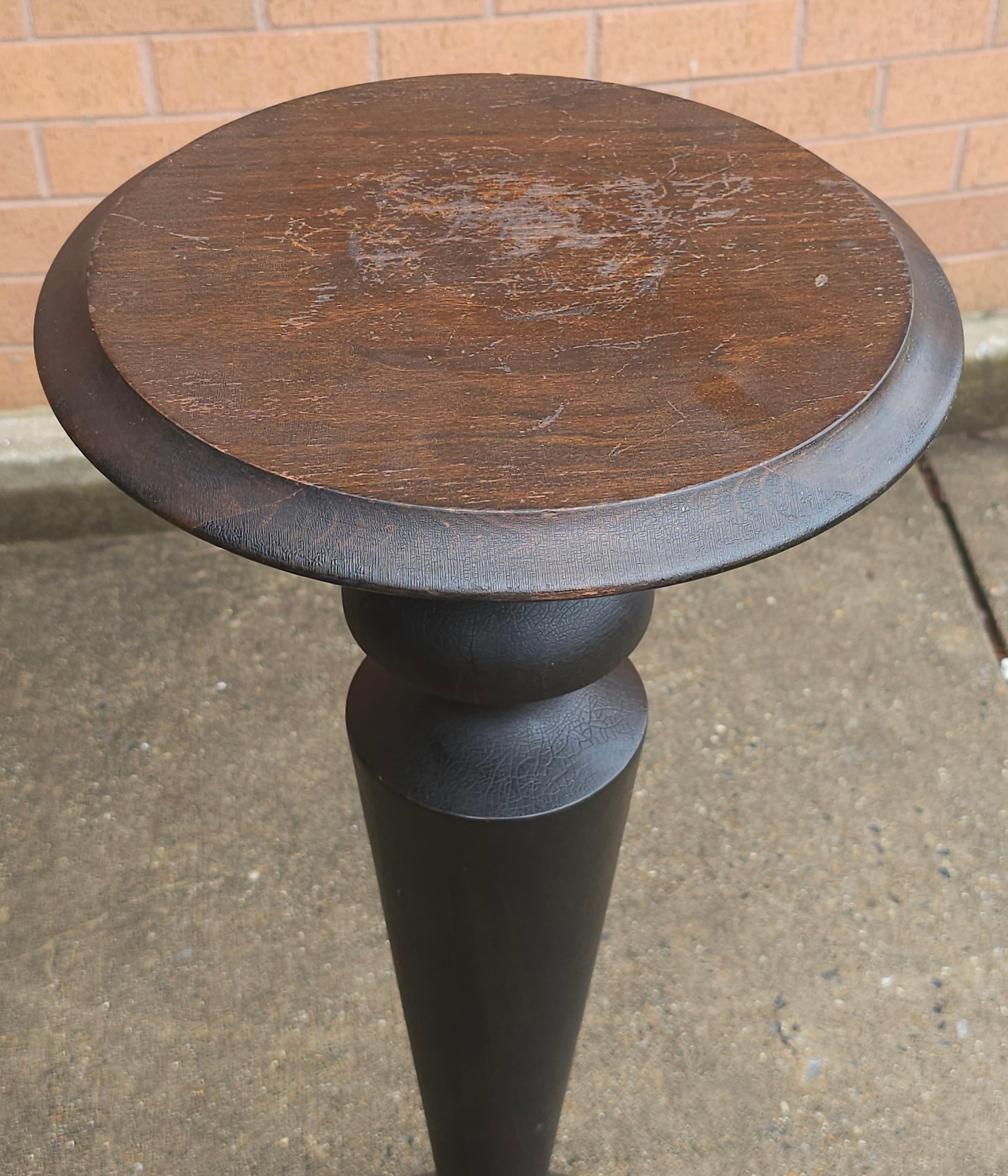 Late 19th Century Neoclassical Stained Mahogany Pedestal In Good Condition For Sale In Germantown, MD