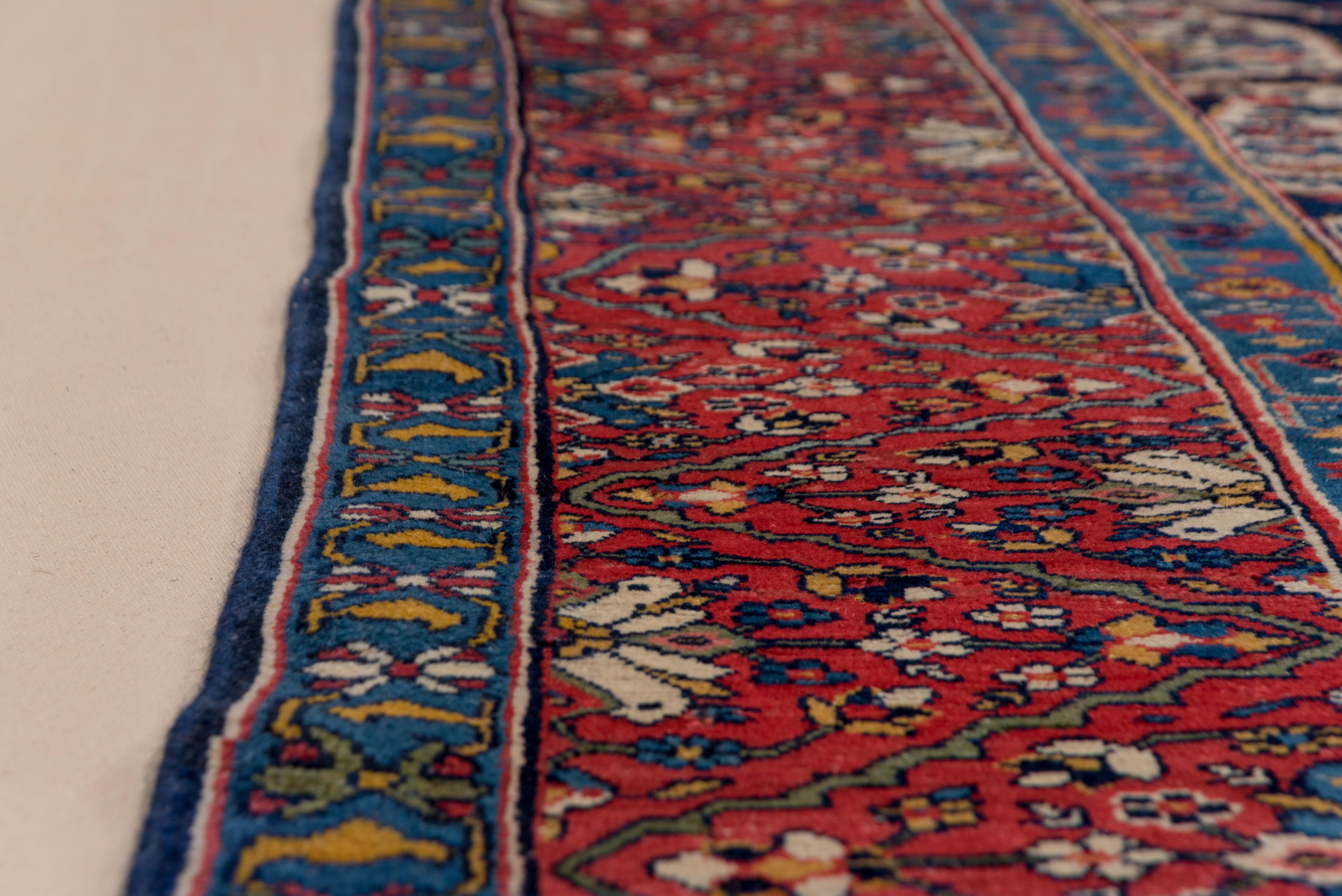 Nordwest-Perserteppich des späten 19. Jahrhunderts, Marineblaues Feld, blaue und rote Bordüren (Stammeskunst) im Angebot