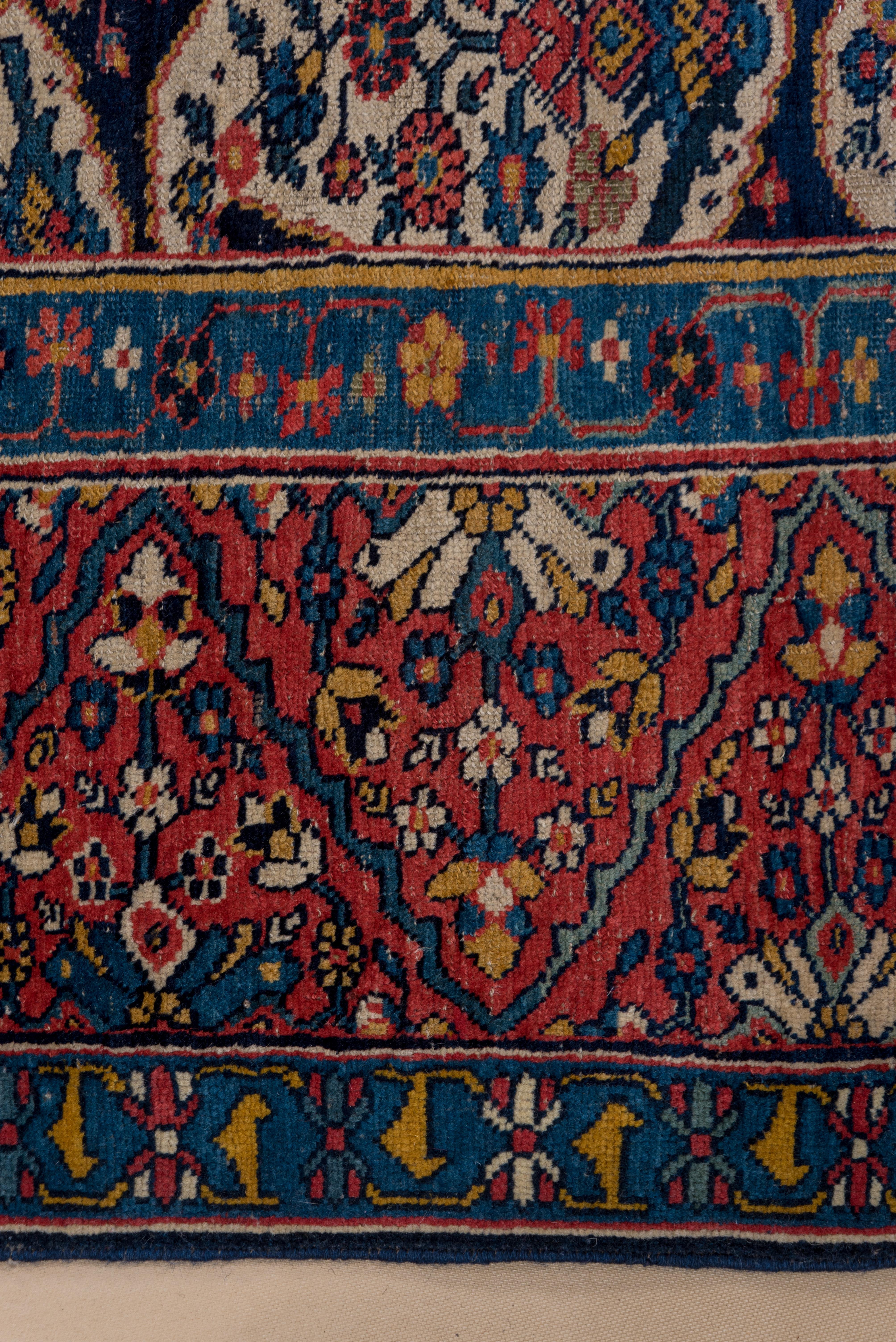 Nordwest-Perserteppich des späten 19. Jahrhunderts, Marineblaues Feld, blaue und rote Bordüren im Angebot 2