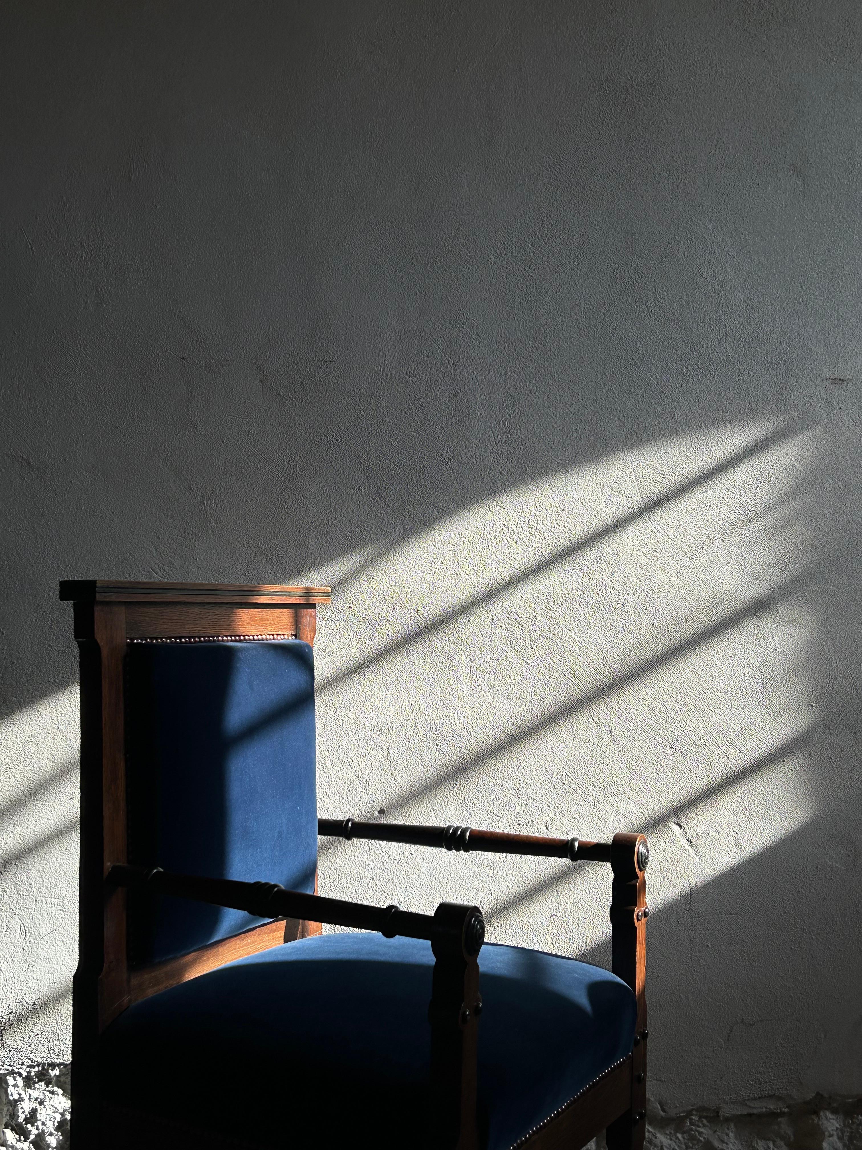 Fin du 19ème siècle, fauteuil en Oak par Thorvald Bindesbøll, Danemark circa 1890 Bon état - En vente à Valby, 84