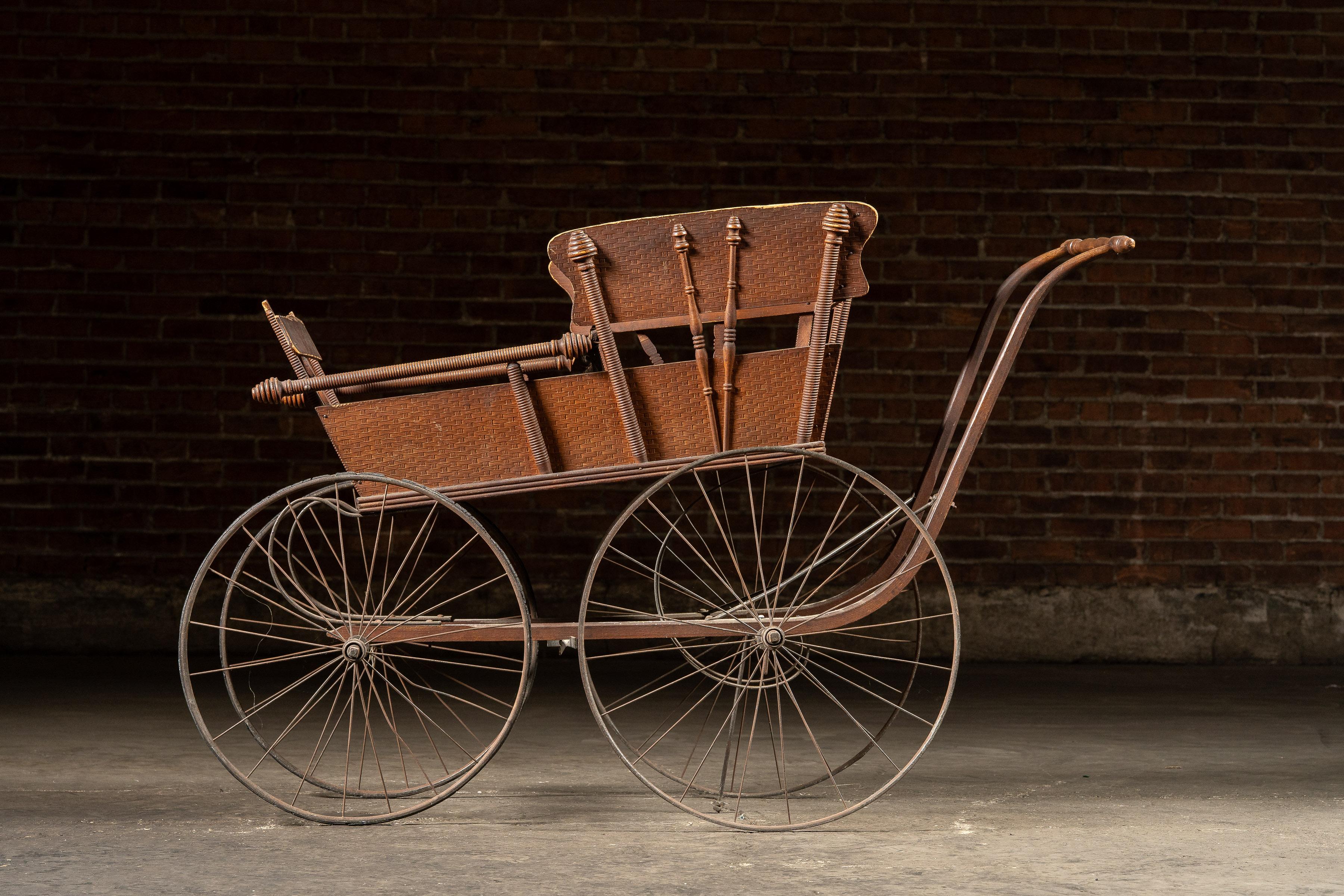 Américain Chariot à bébé en Oak de la fin du 19e siècle par J. S. Ford Johnson en vente