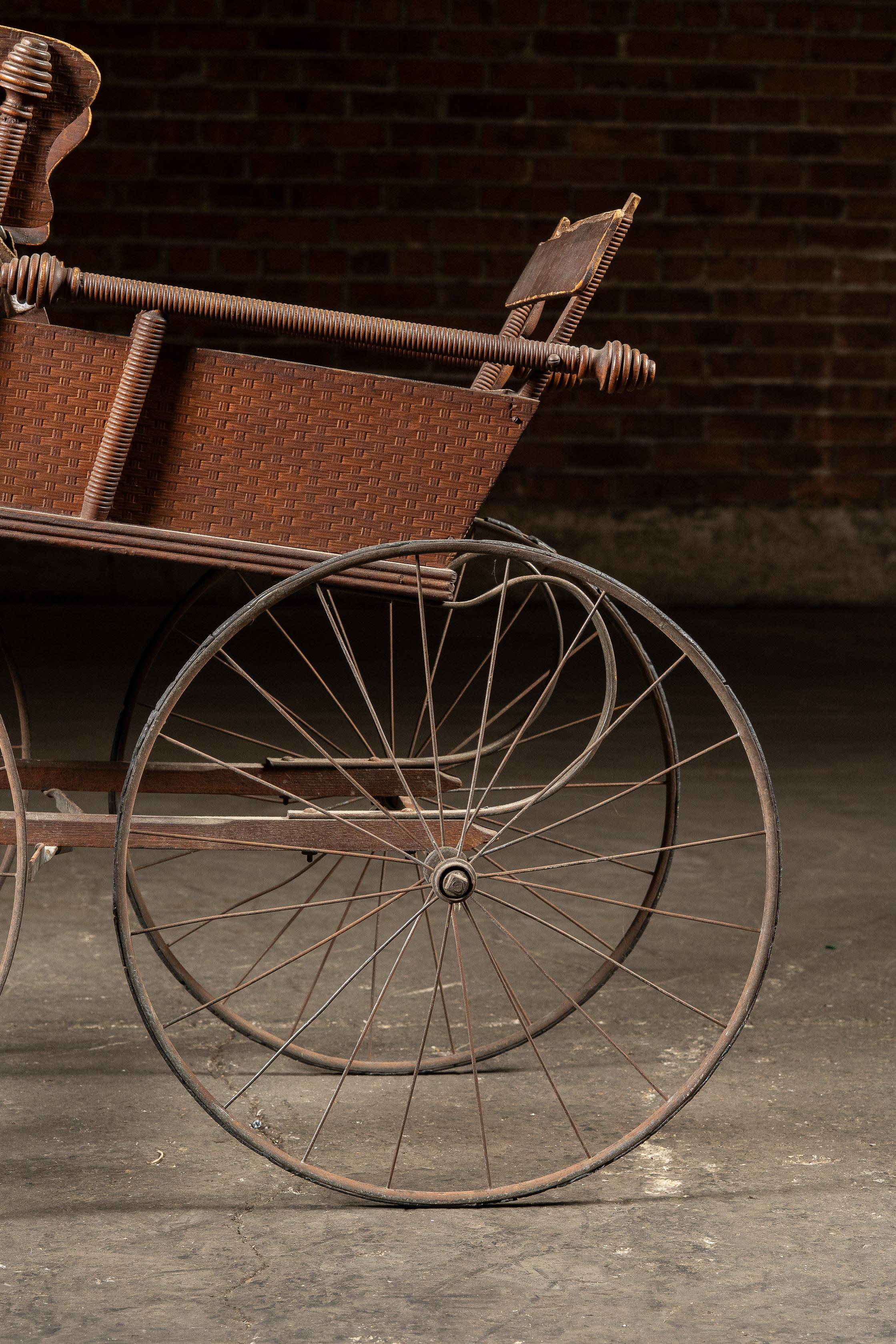 Chêne Chariot à bébé en Oak de la fin du 19e siècle par J. S. Ford Johnson en vente