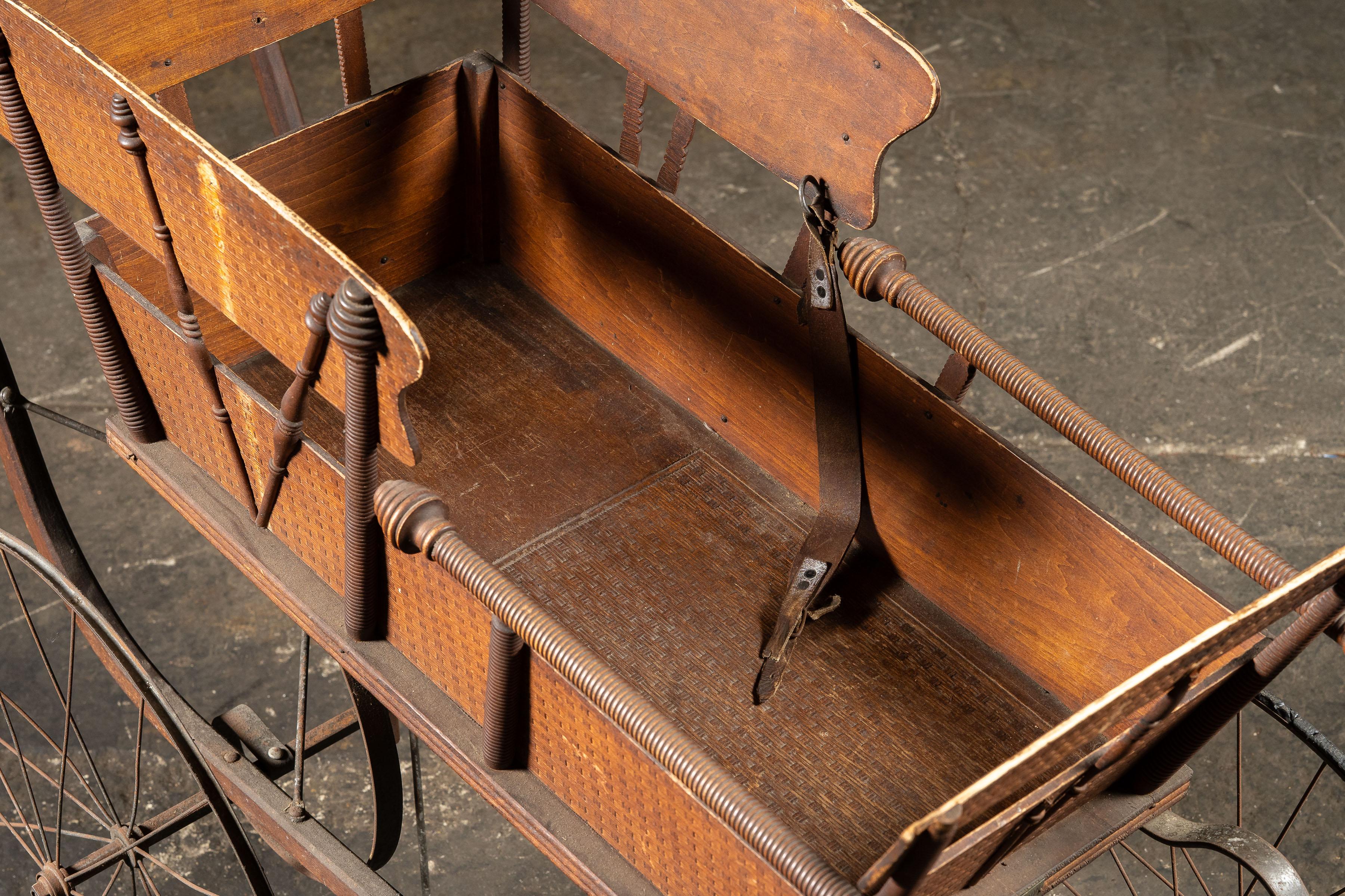 Chariot à bébé en Oak de la fin du 19e siècle par J. S. Ford Johnson en vente 2
