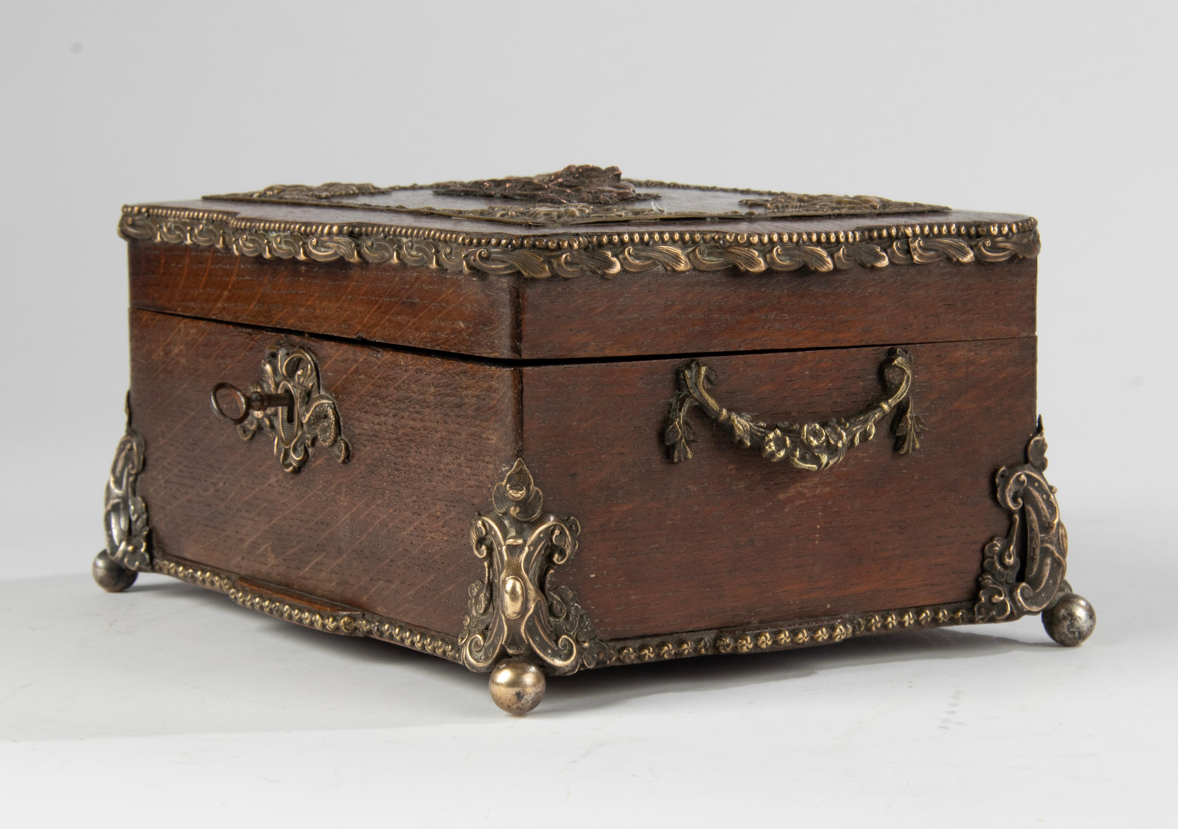 Late 19th Century Oak-Copper French Cigar Box For Sale 10