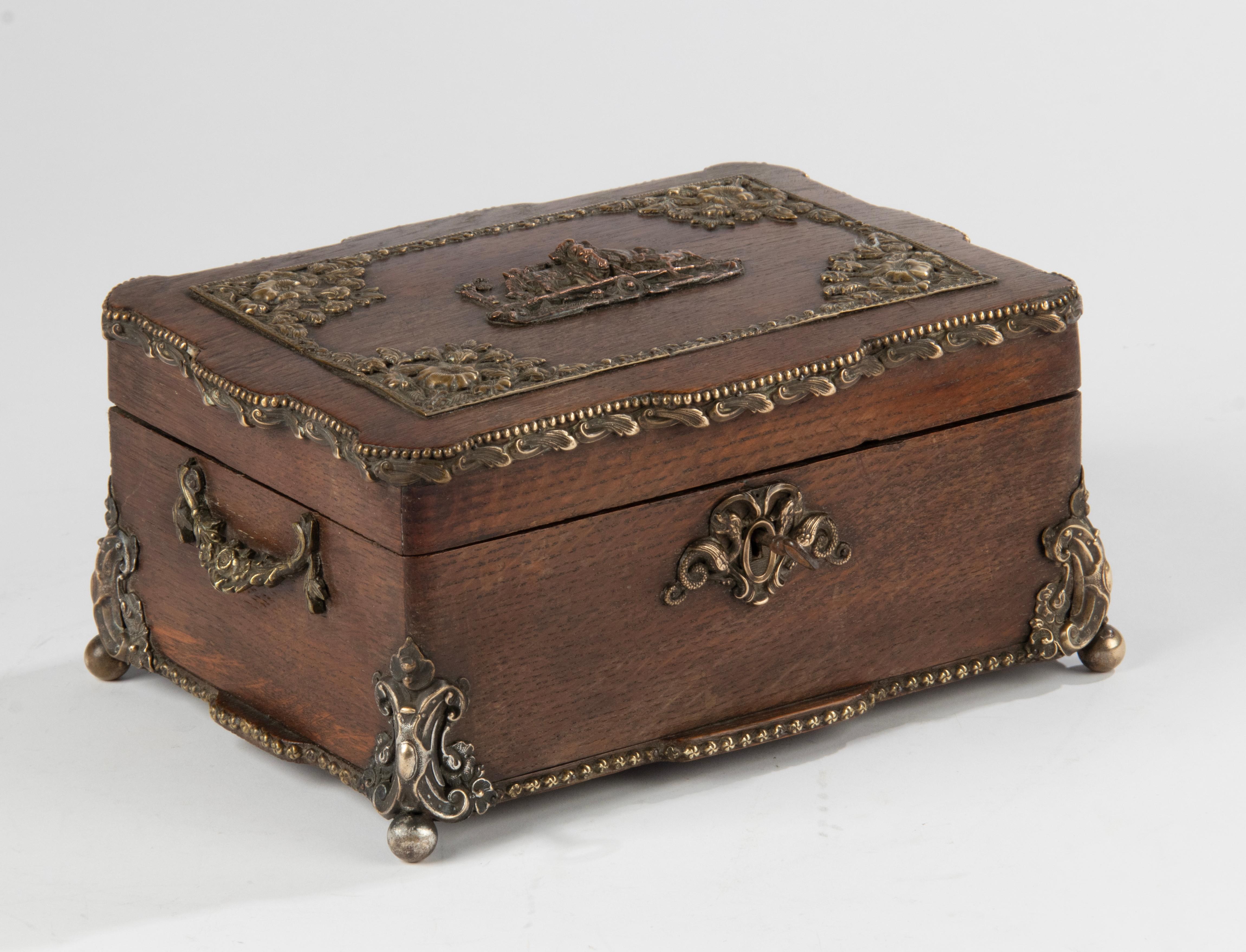 Late 19th Century Oak-Copper French Cigar Box For Sale 12