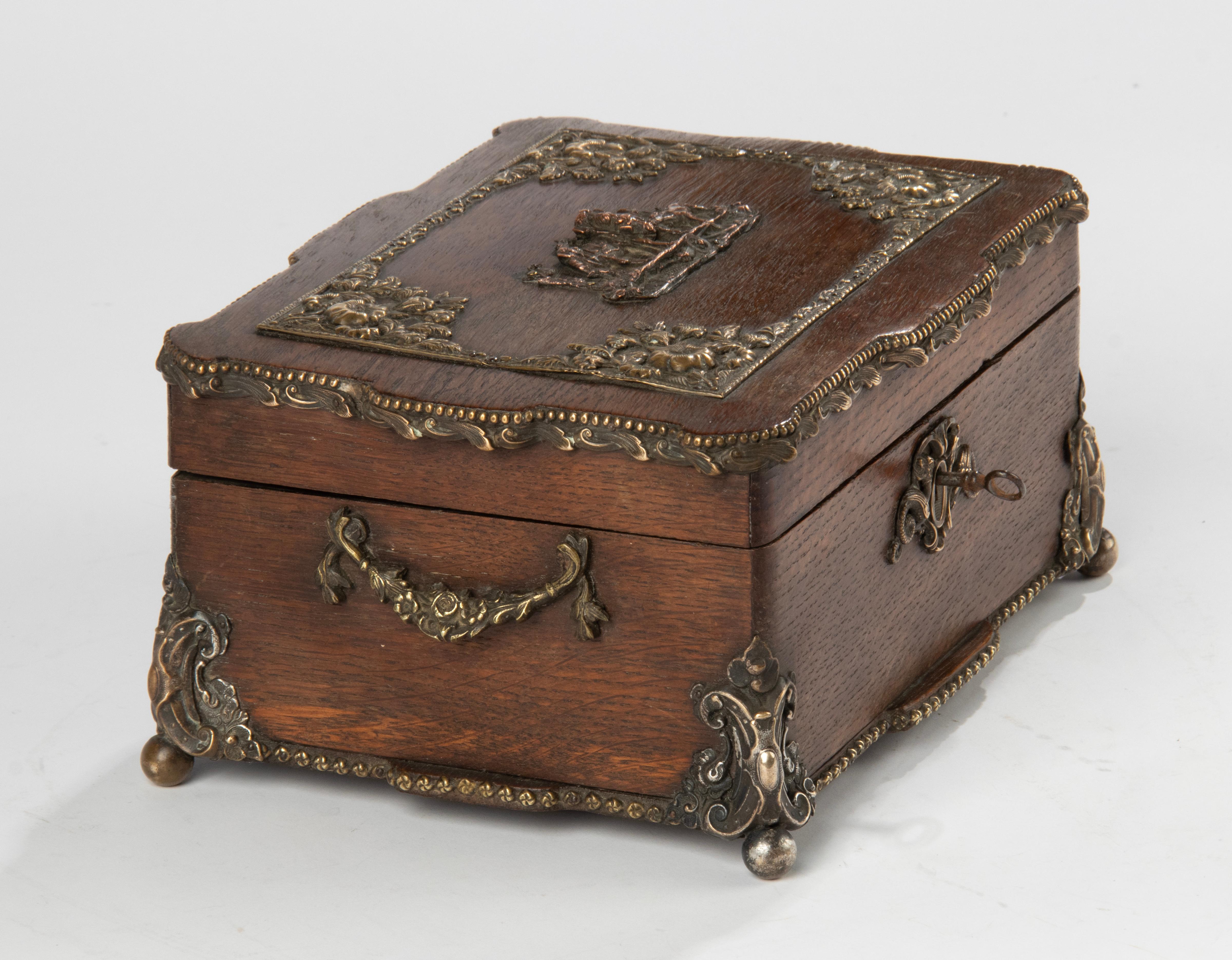 Late 19th Century Oak-Copper French Cigar Box For Sale 14