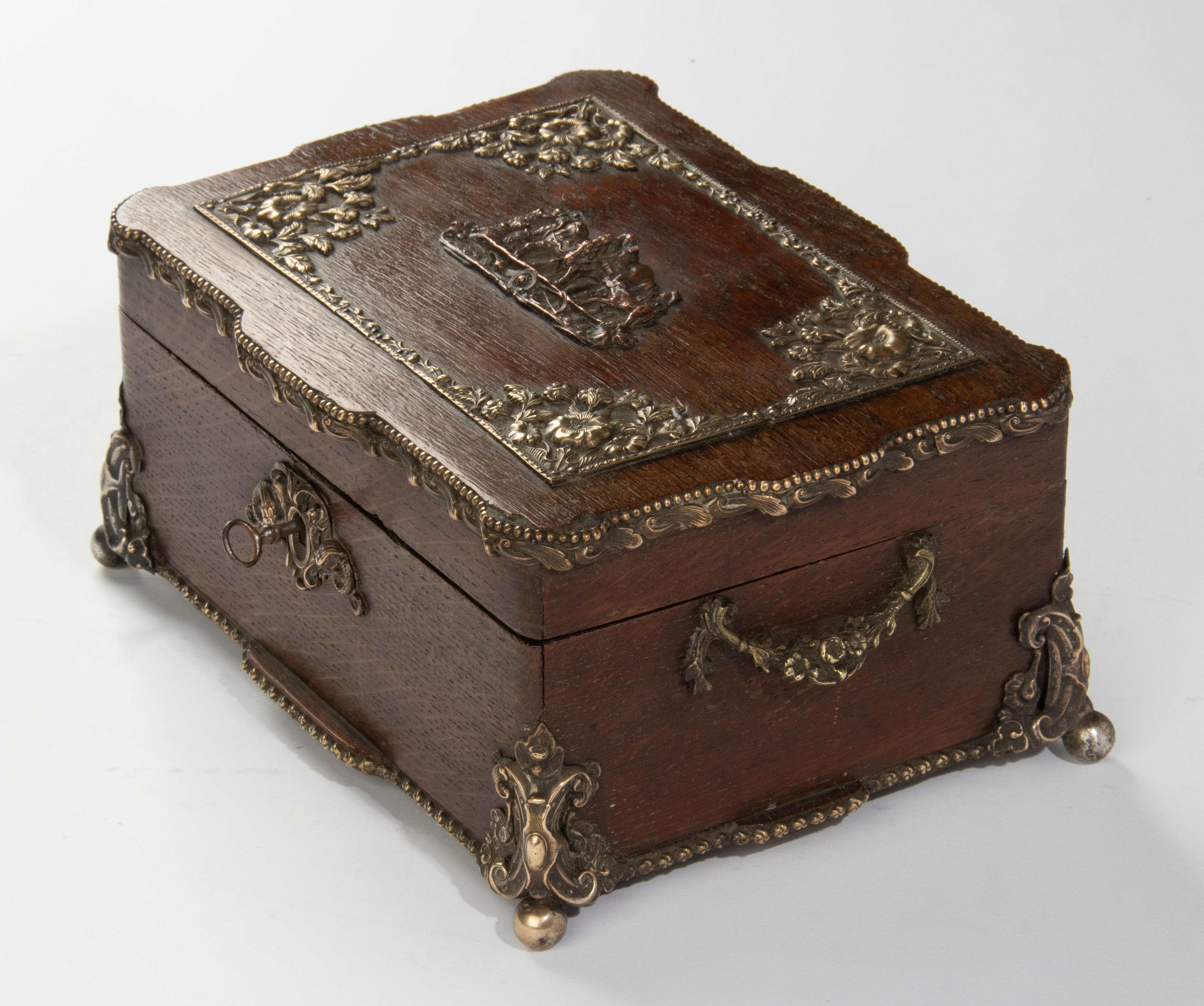 Late 19th Century Oak-Copper French Cigar Box For Sale 15