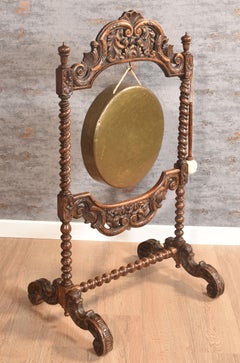 Late 19th century oak dinner gong
