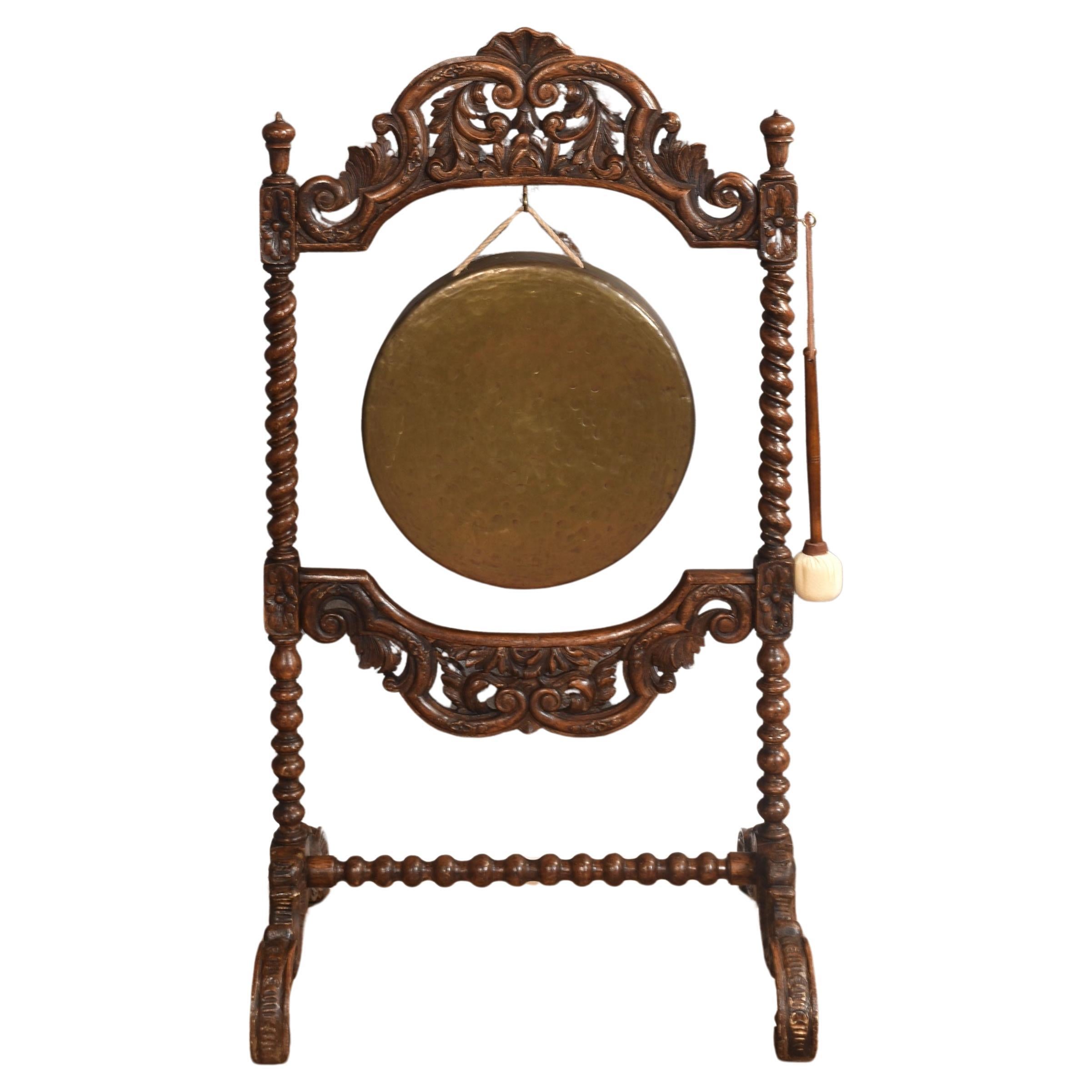 Late 19th century oak dinner gong