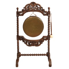Late 19th century oak dinner gong