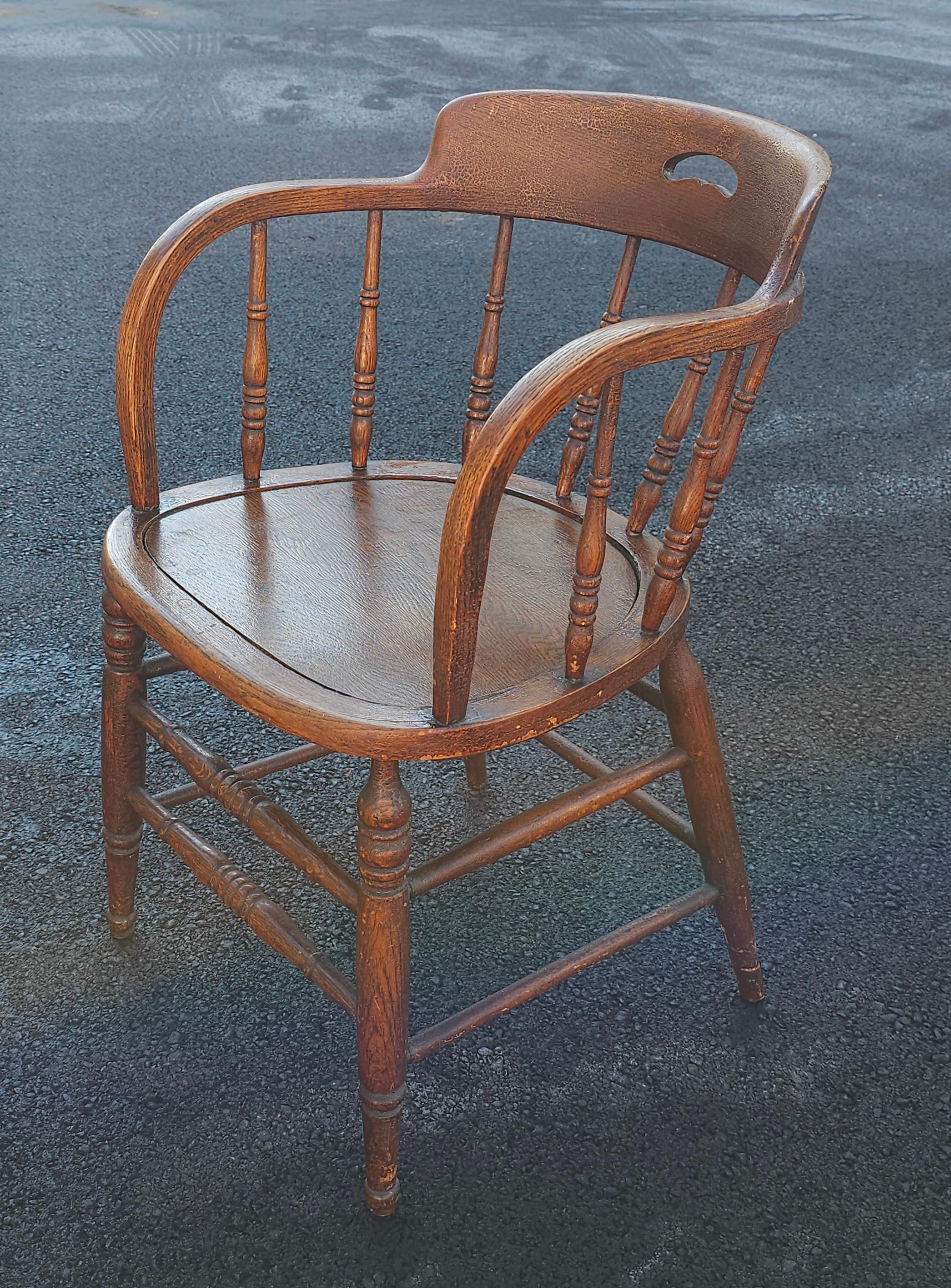 Silla de capitán de bomberos de roble de finales del siglo XIX en Bueno estado para la venta en Germantown, MD