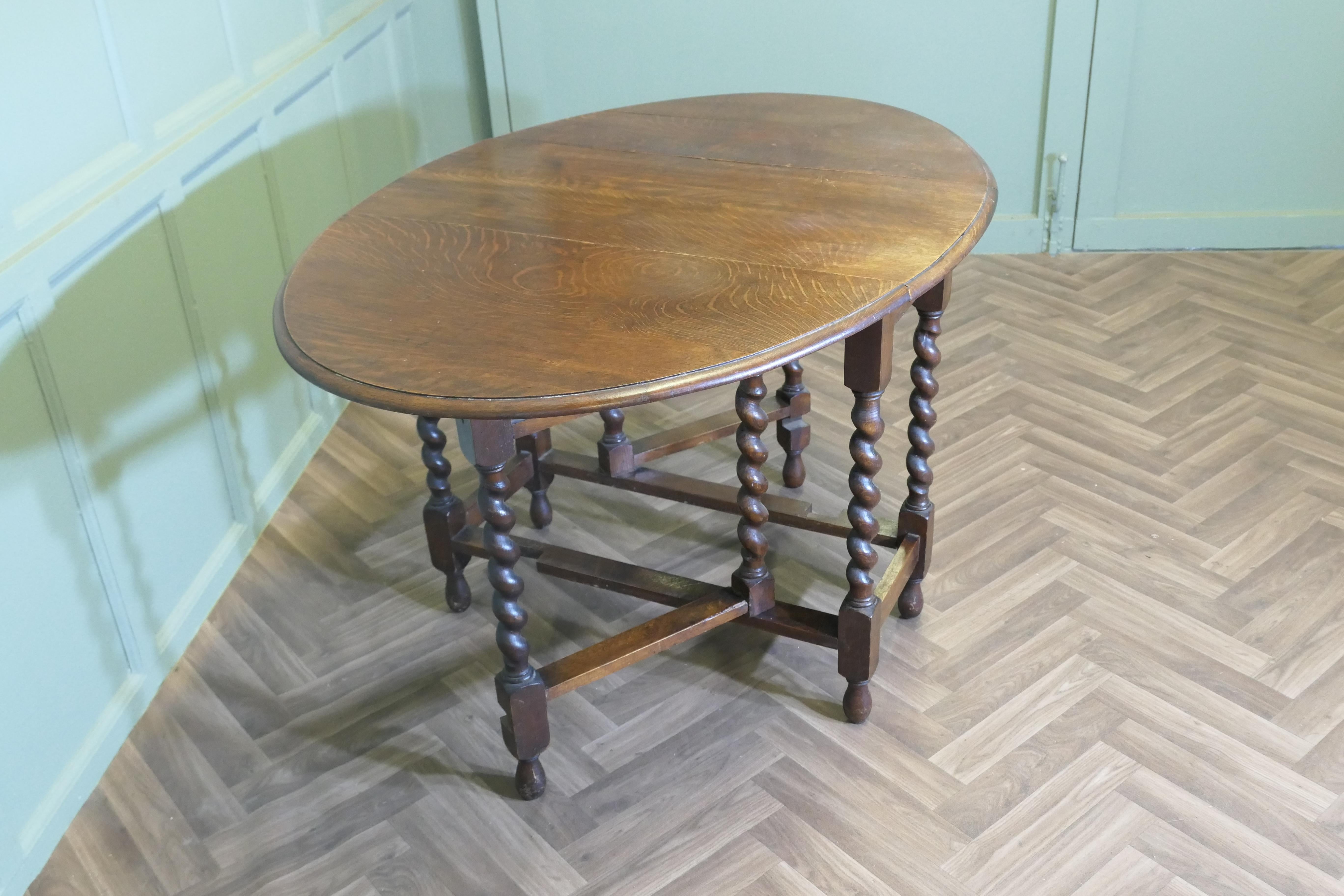 Victorien Late 19th Century Oak Gate Leg Dining Table en vente