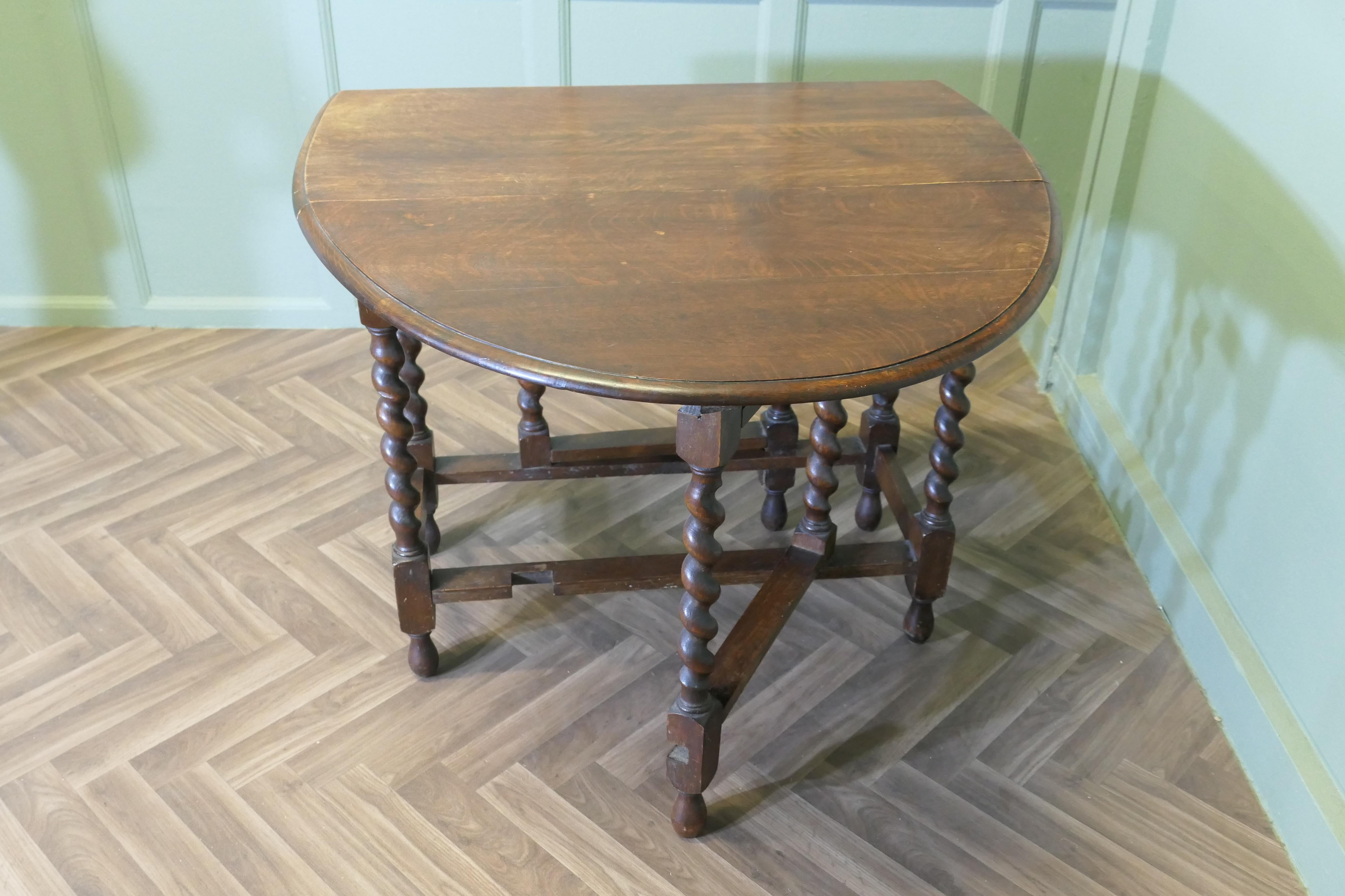 Fin du XIXe siècle Late 19th Century Oak Gate Leg Dining Table en vente