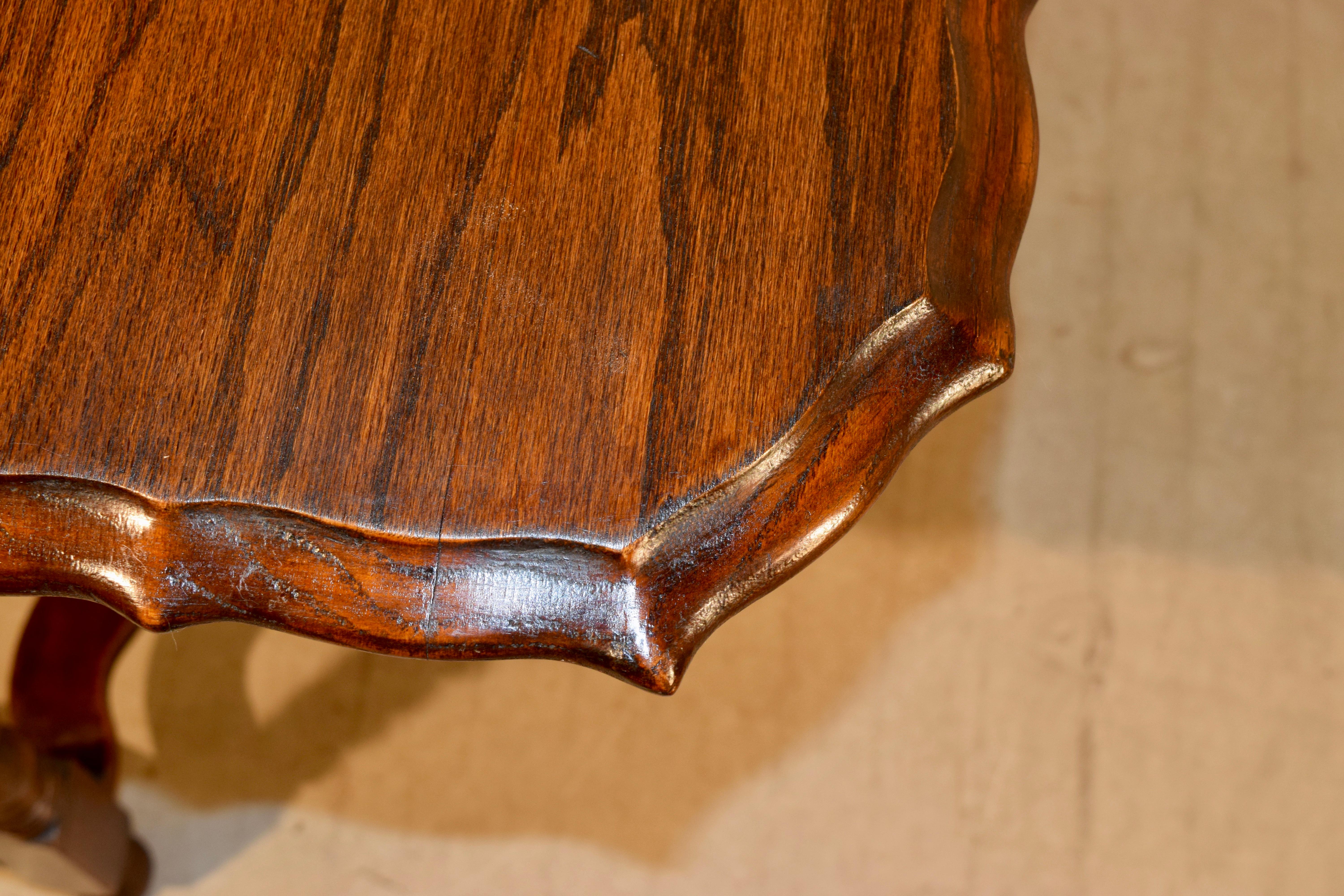 Table à pied en chêne de la fin du XIXe siècle en vente 5