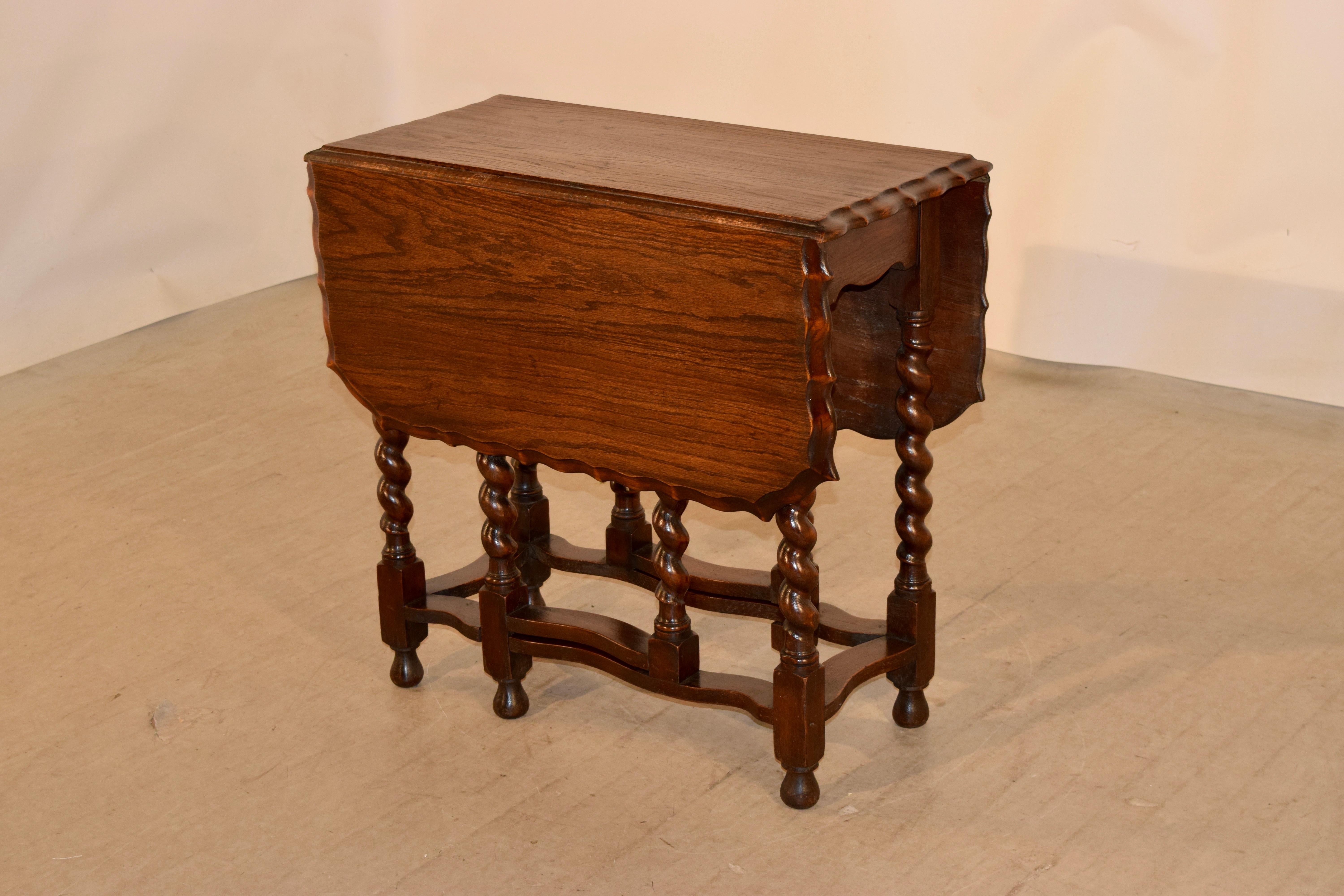 Anglais Table à pied en chêne de la fin du XIXe siècle en vente