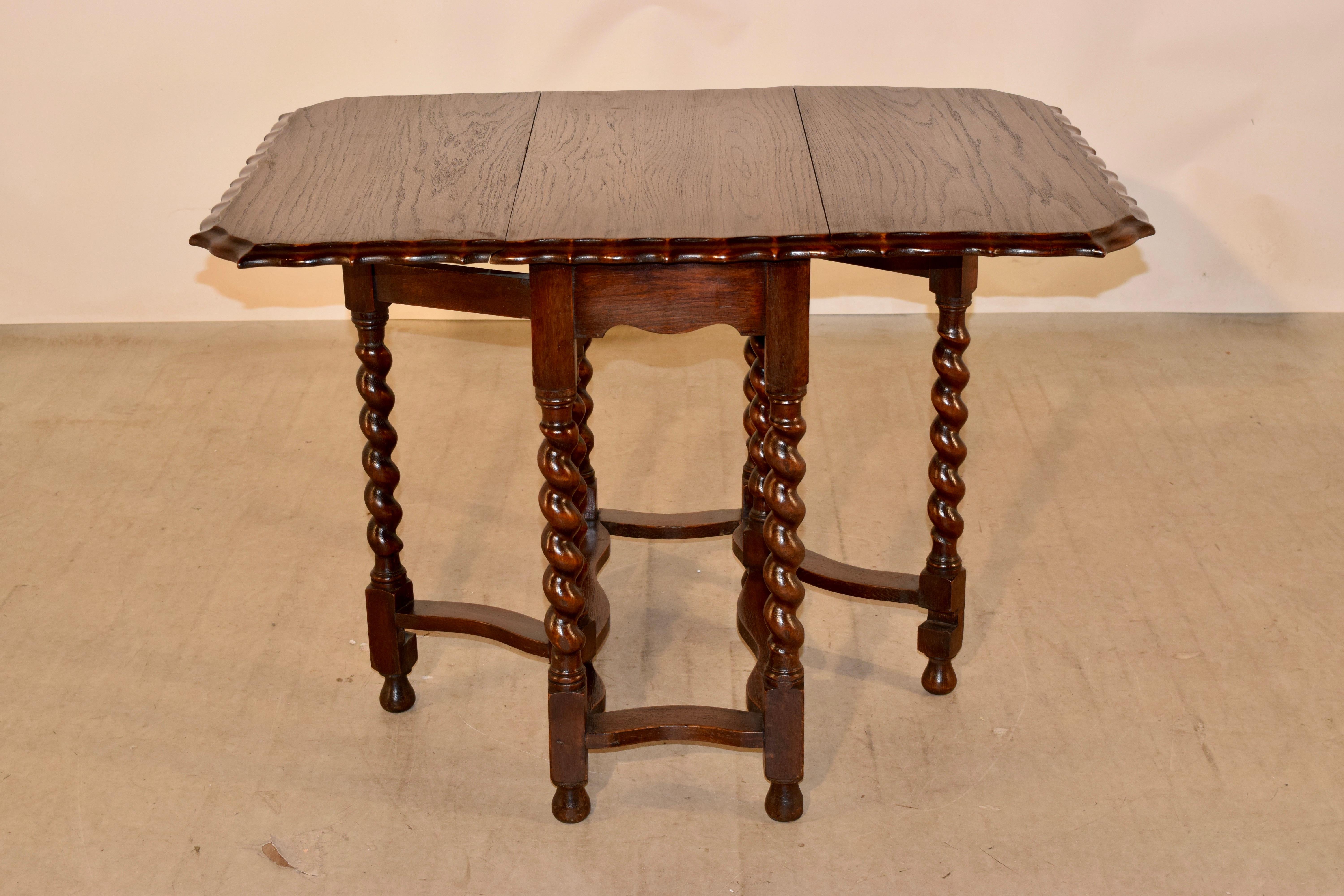 Table à pied en chêne de la fin du XIXe siècle Bon état - En vente à High Point, NC