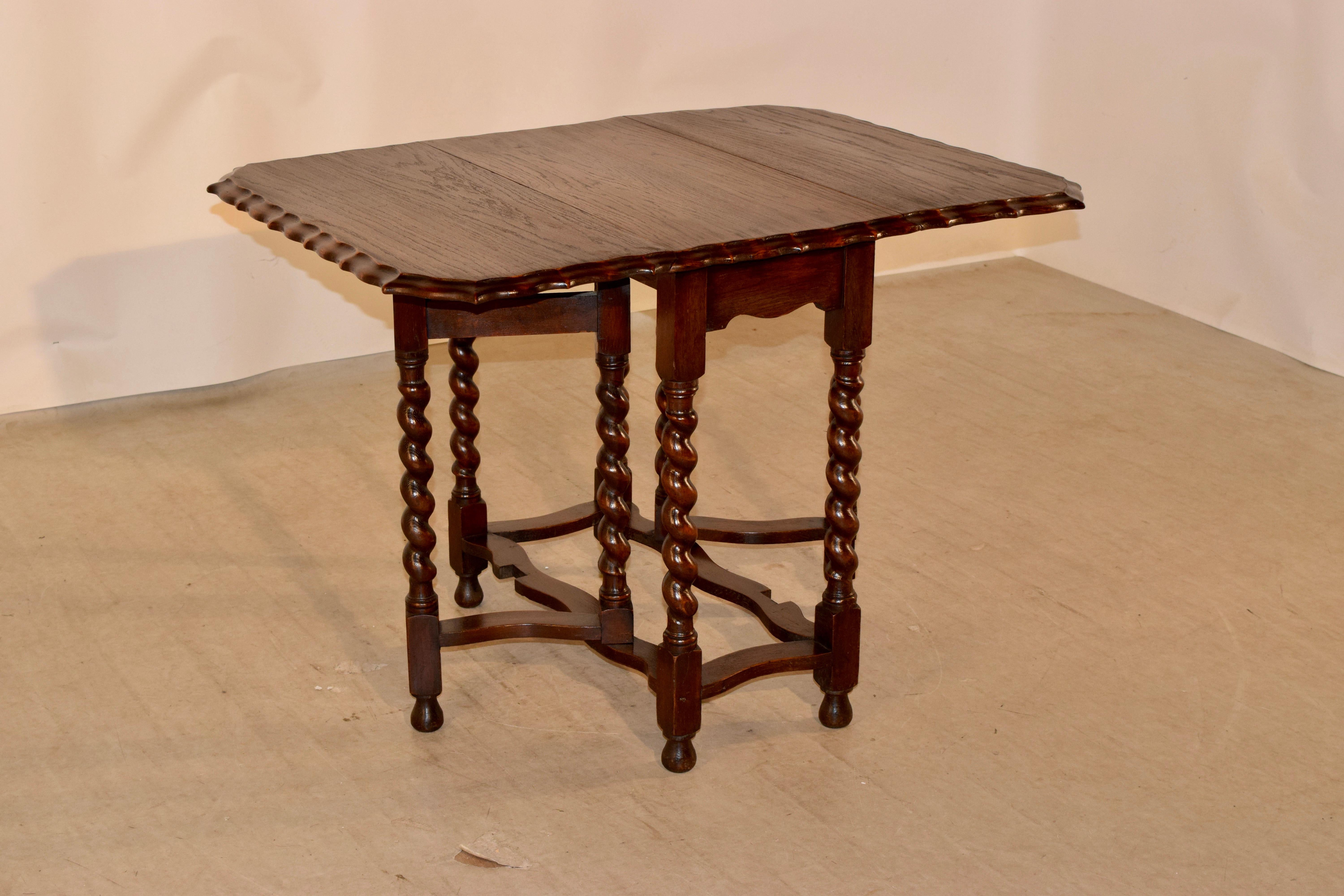 Chêne Table à pied en chêne de la fin du XIXe siècle en vente