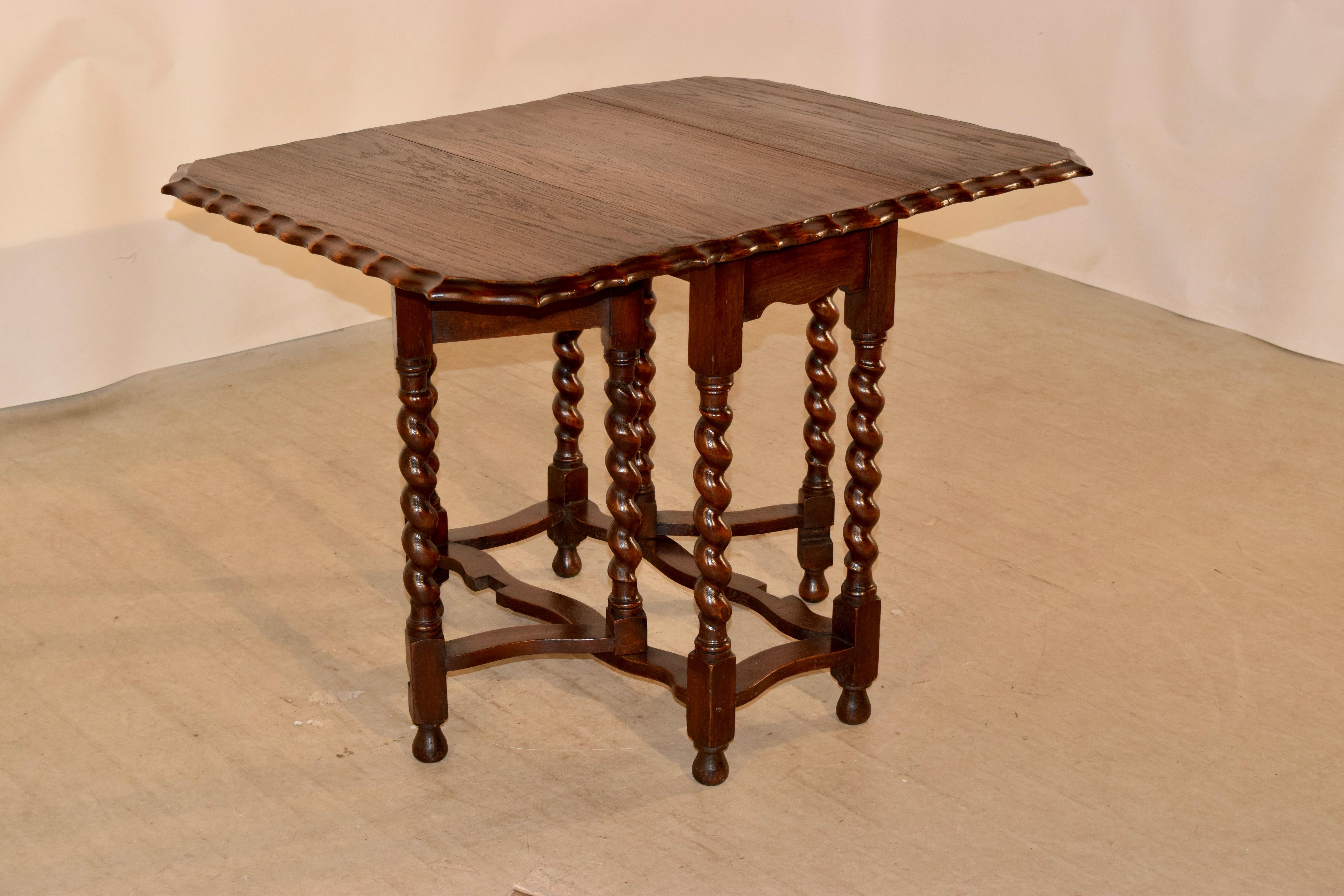 English Late 19th Century Oak Gate-Leg Table For Sale