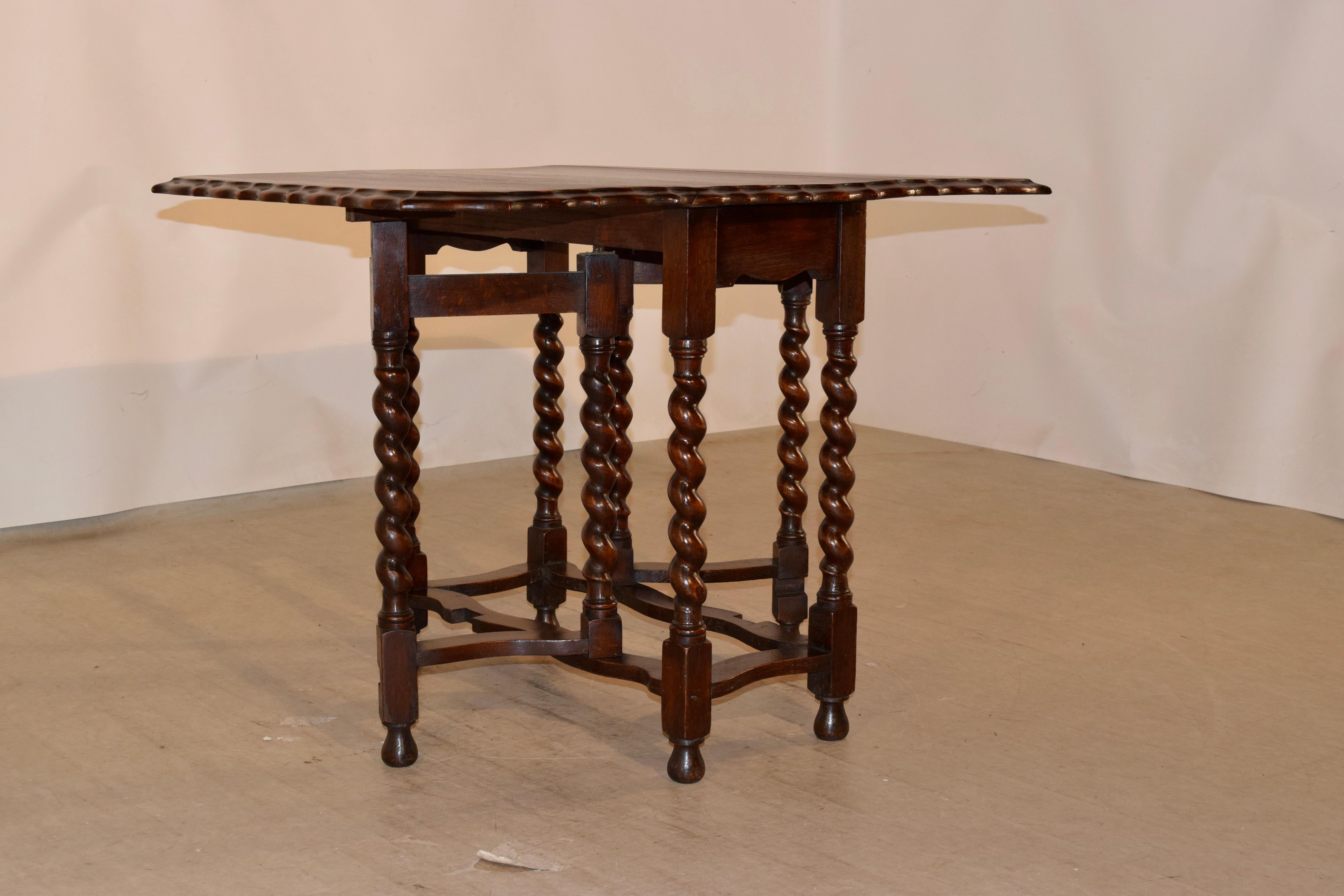 Table à pied en chêne de la fin du XIXe siècle en vente 2