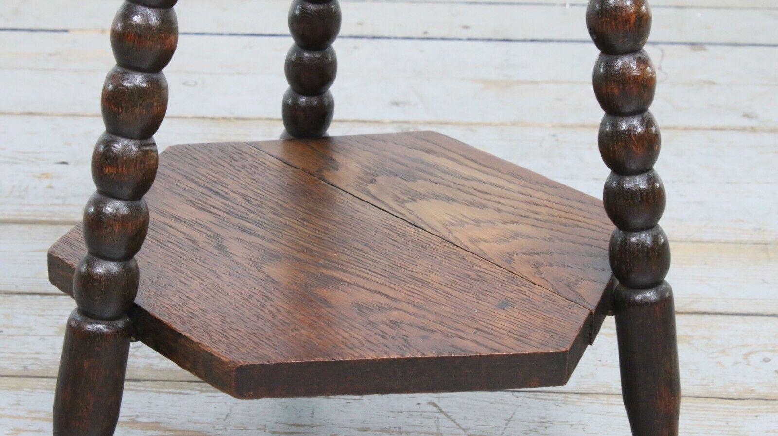 Late 19th Century Oak Gypsy Side Table on Bobbin Turned Legs In Good Condition For Sale In STOKE ON TRENT, GB