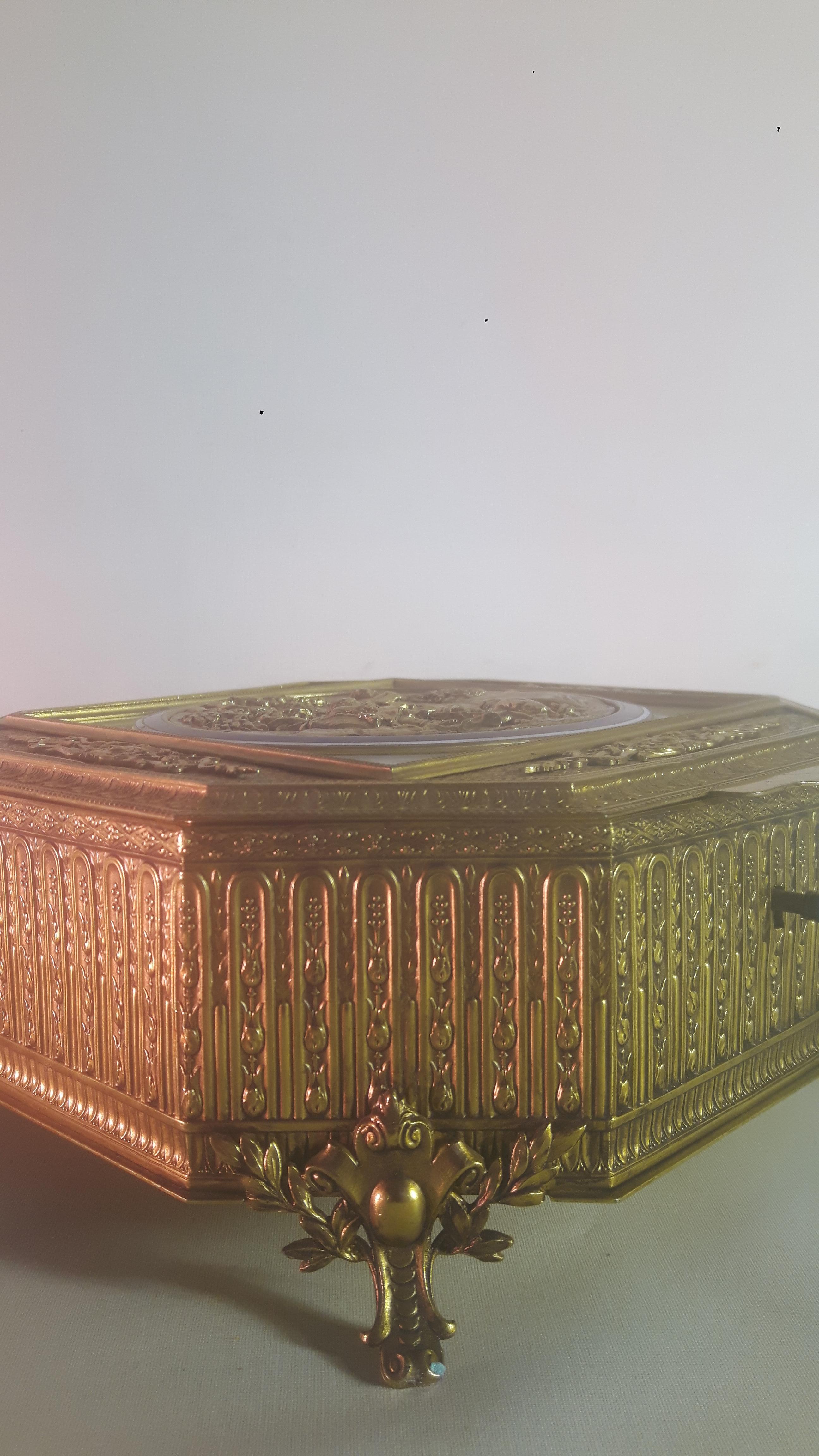 Late 19th Century Octagonal Enamel Box For Sale 1