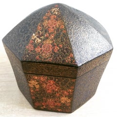 Late 19th Century Octagonal Indian Kashmiri Turban Box in Papier-Mâché