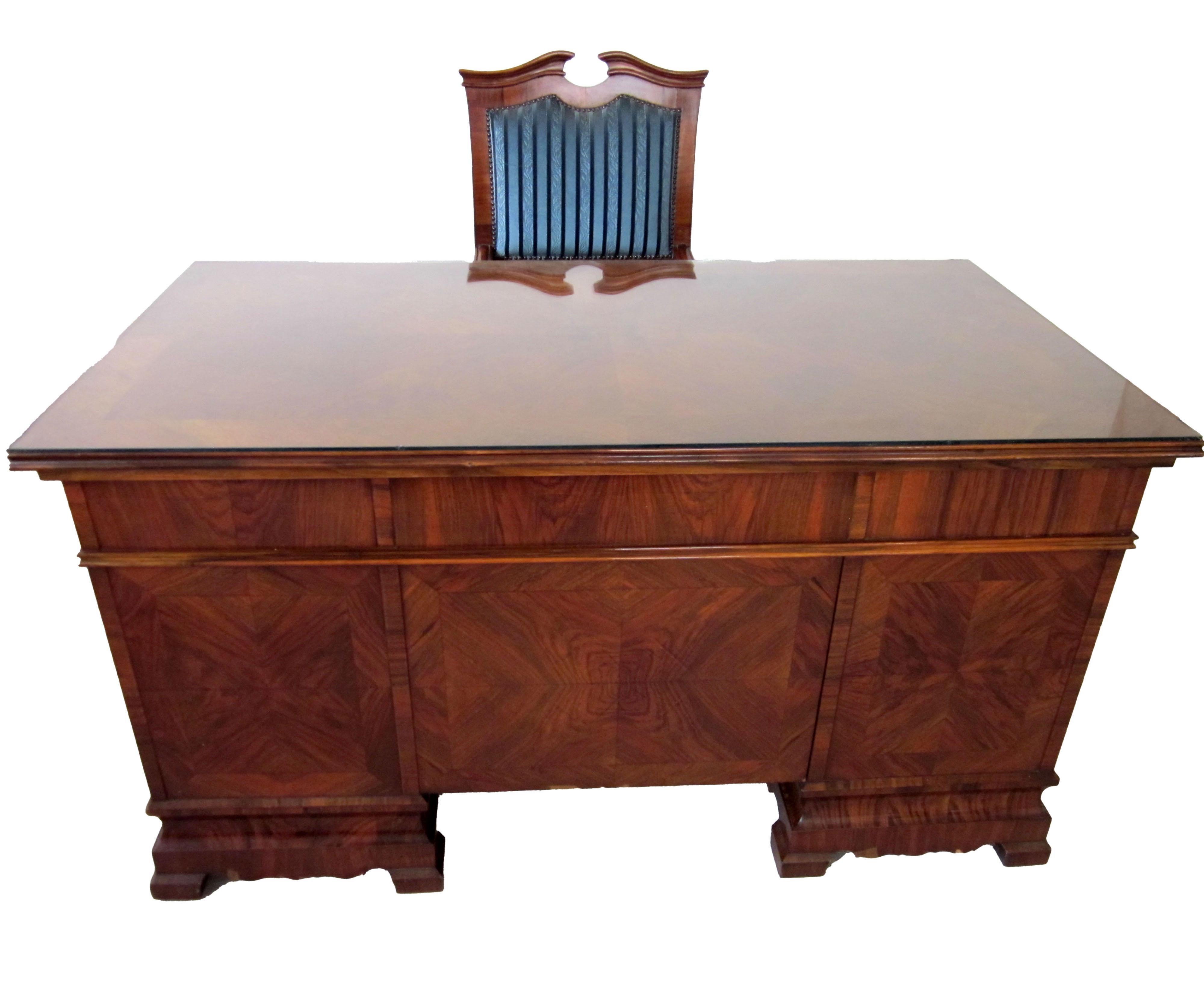 Fin du XIXe siècle Ensemble de meubles de bureau de la fin du 19e siècle - 1 bureau, 1 table, 3 fauteuils en vente