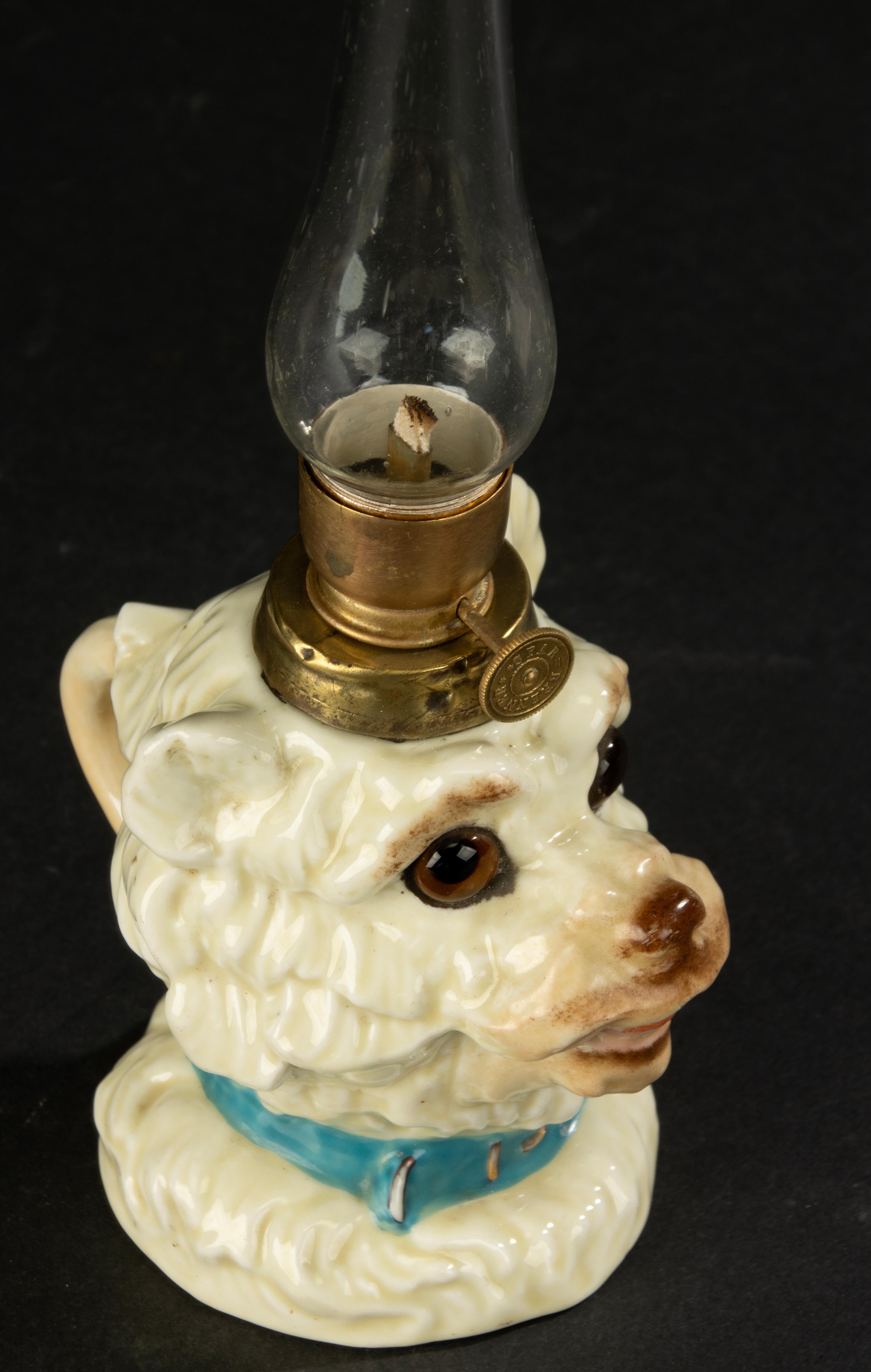 Lampada a olio della fine del XIX secolo - Porcellana - Testa di cane con occhi di vetro in vendita 3