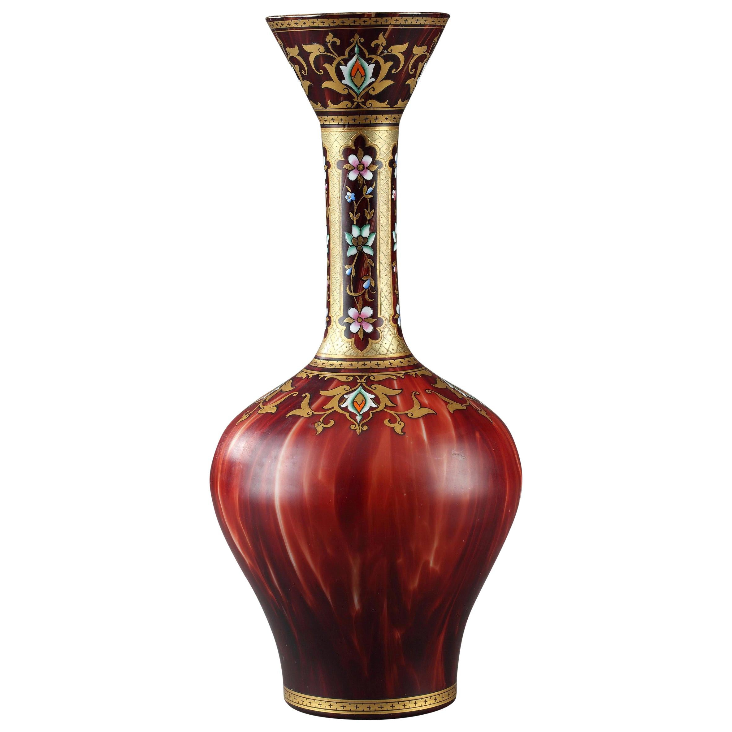 Vaso opalino della fine del XIX secolo con decorazioni orientali