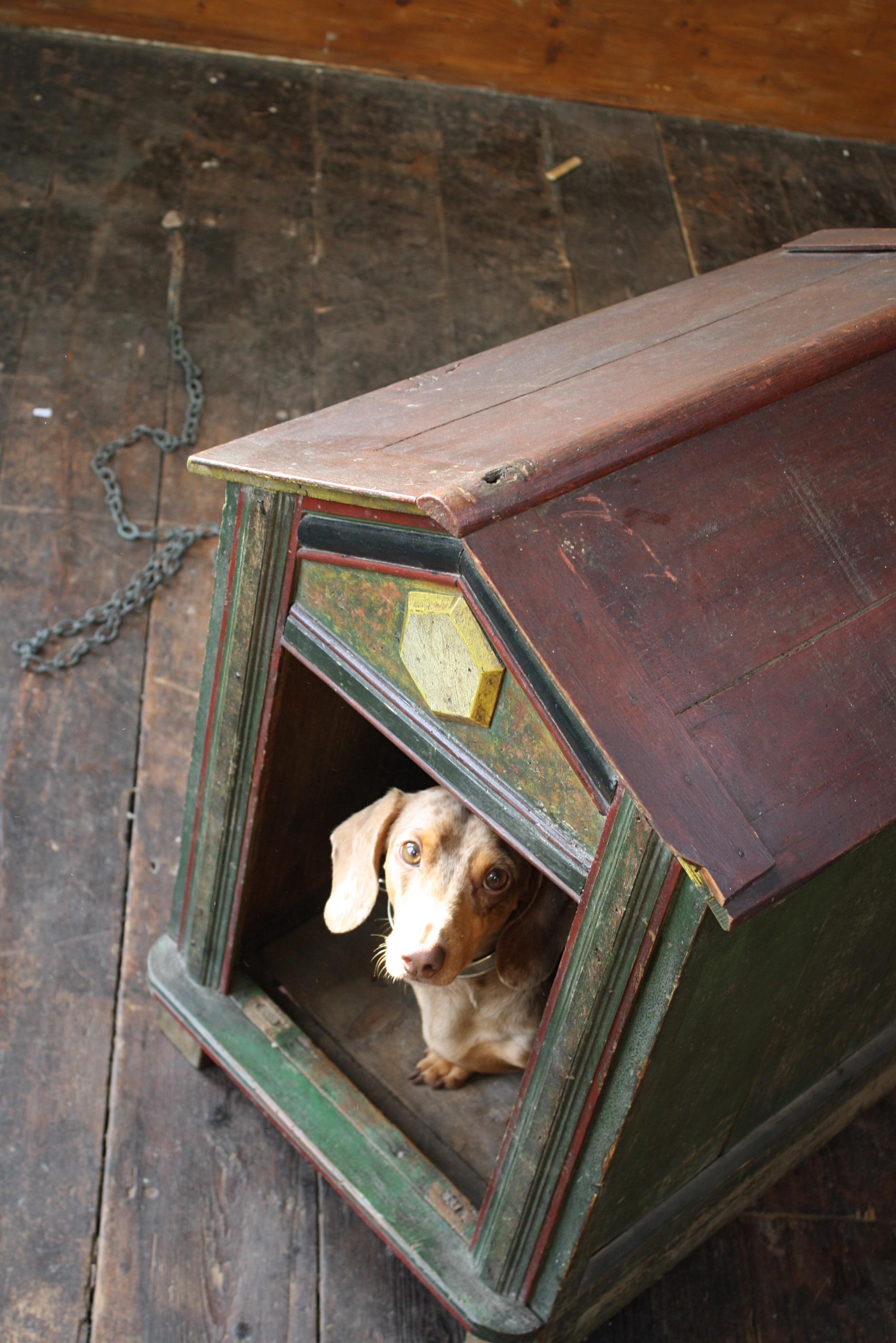 Late 19th Century Original Painted Green Faux Marble Dog Canine Kennel For Sale 6