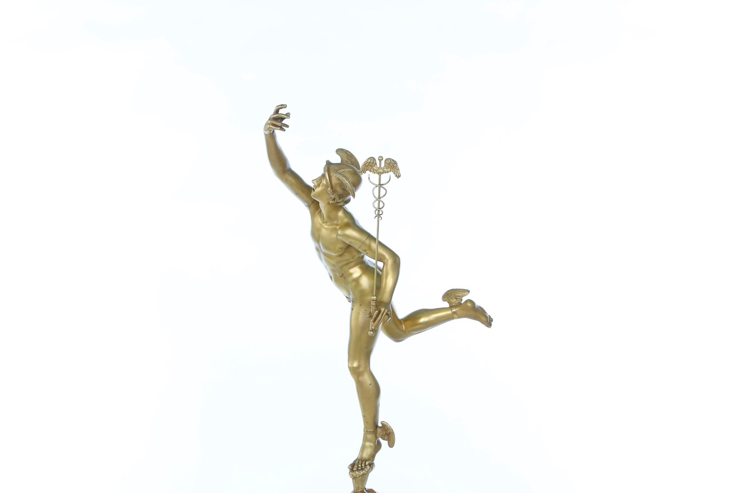 Dorato Pezzo in marmo e bronzo ormolato della fine del XIX secolo in vendita
