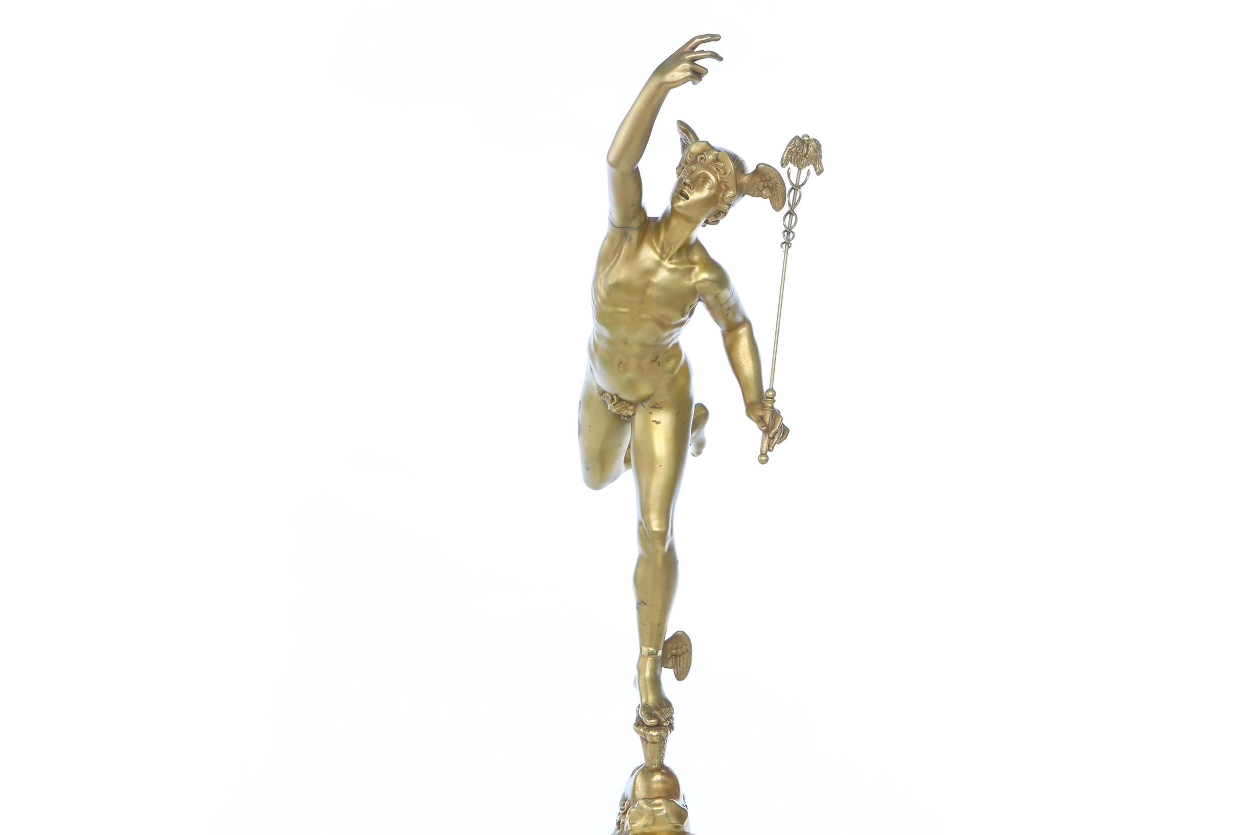 Pièce en bronze et marbre bronze doré de la fin du XIXe siècle en vente 1